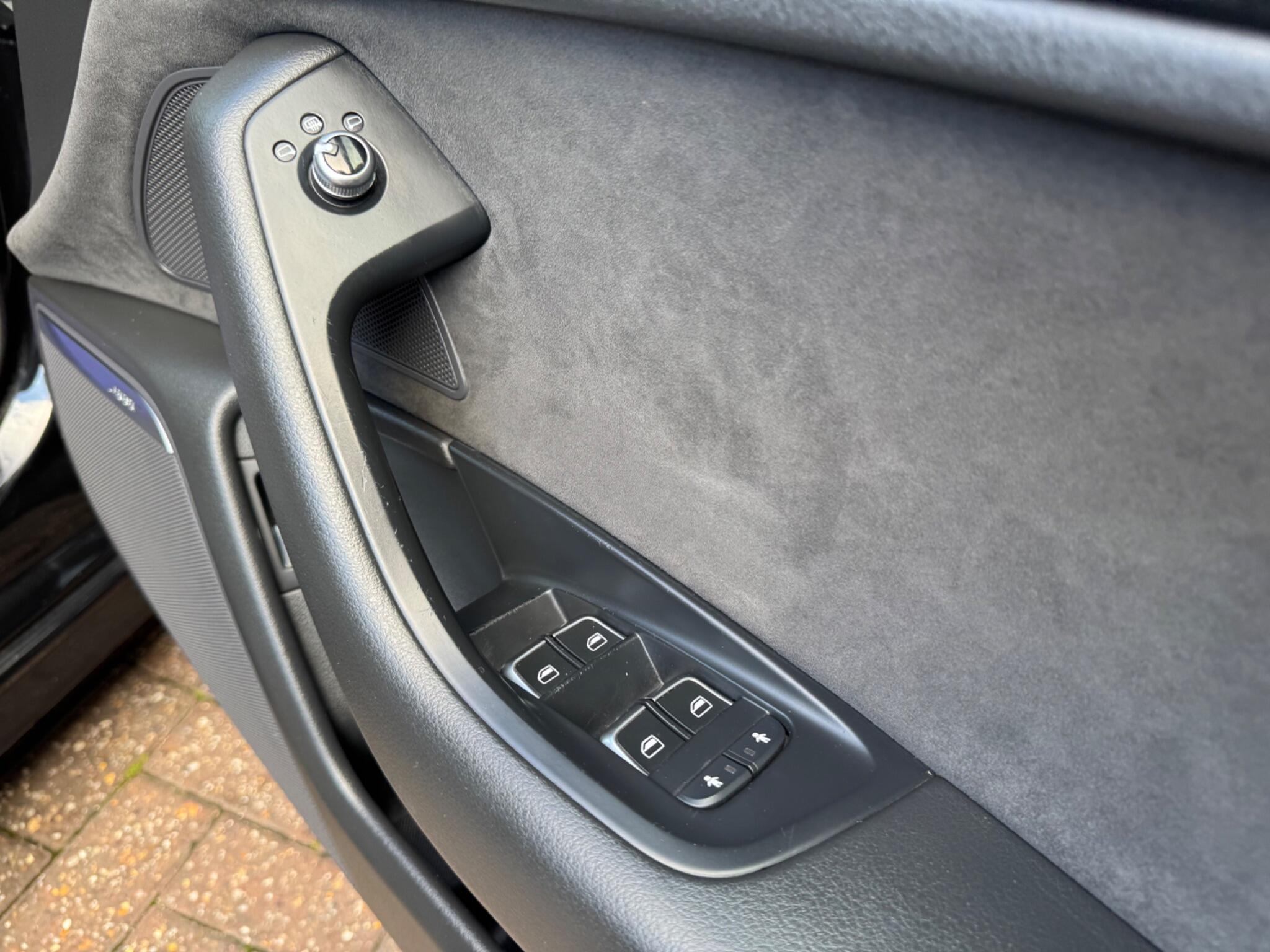 Audi A6 Avant view 14