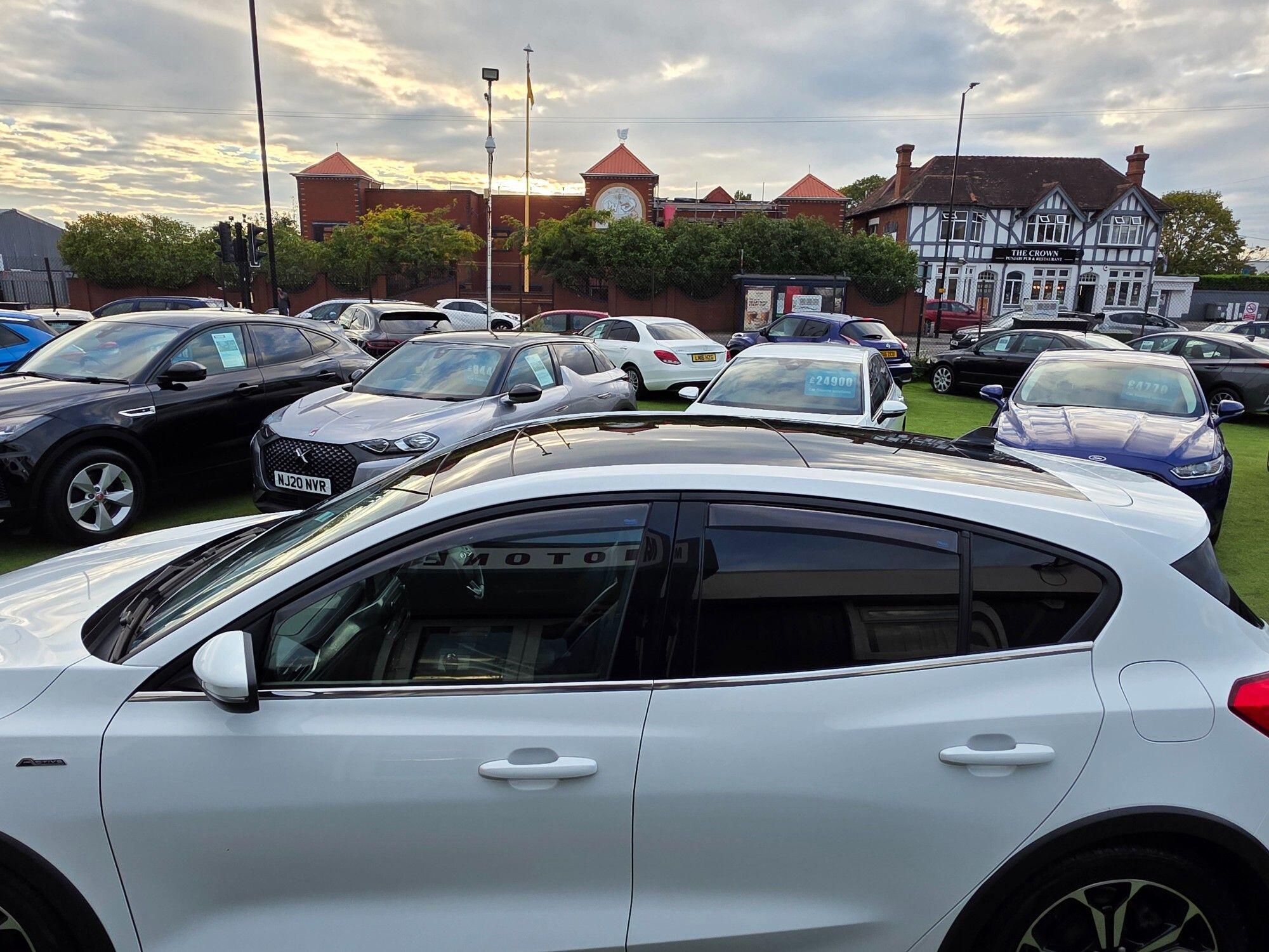 Ford Focus view 23