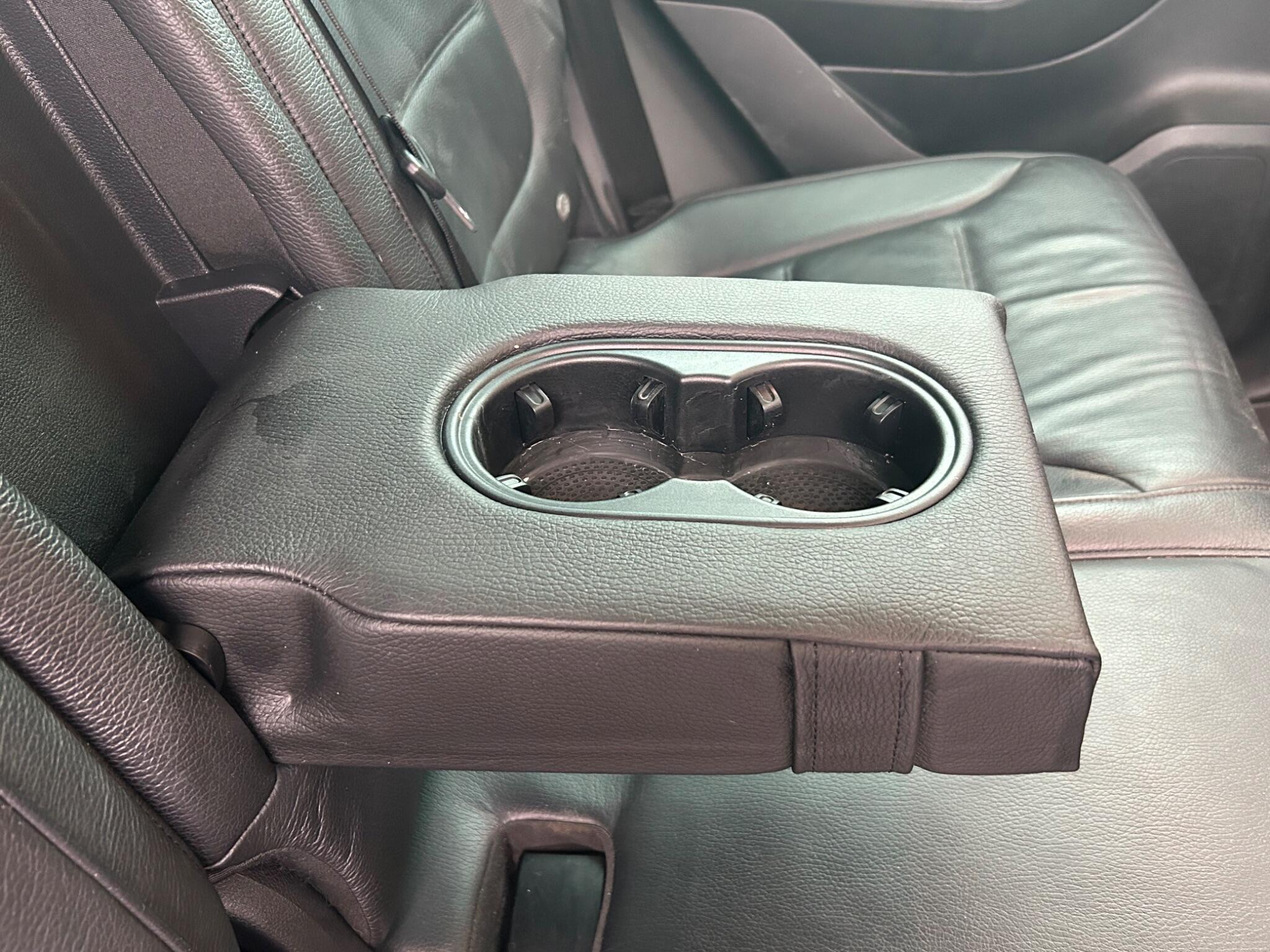 Volkswagen Touareg view 25