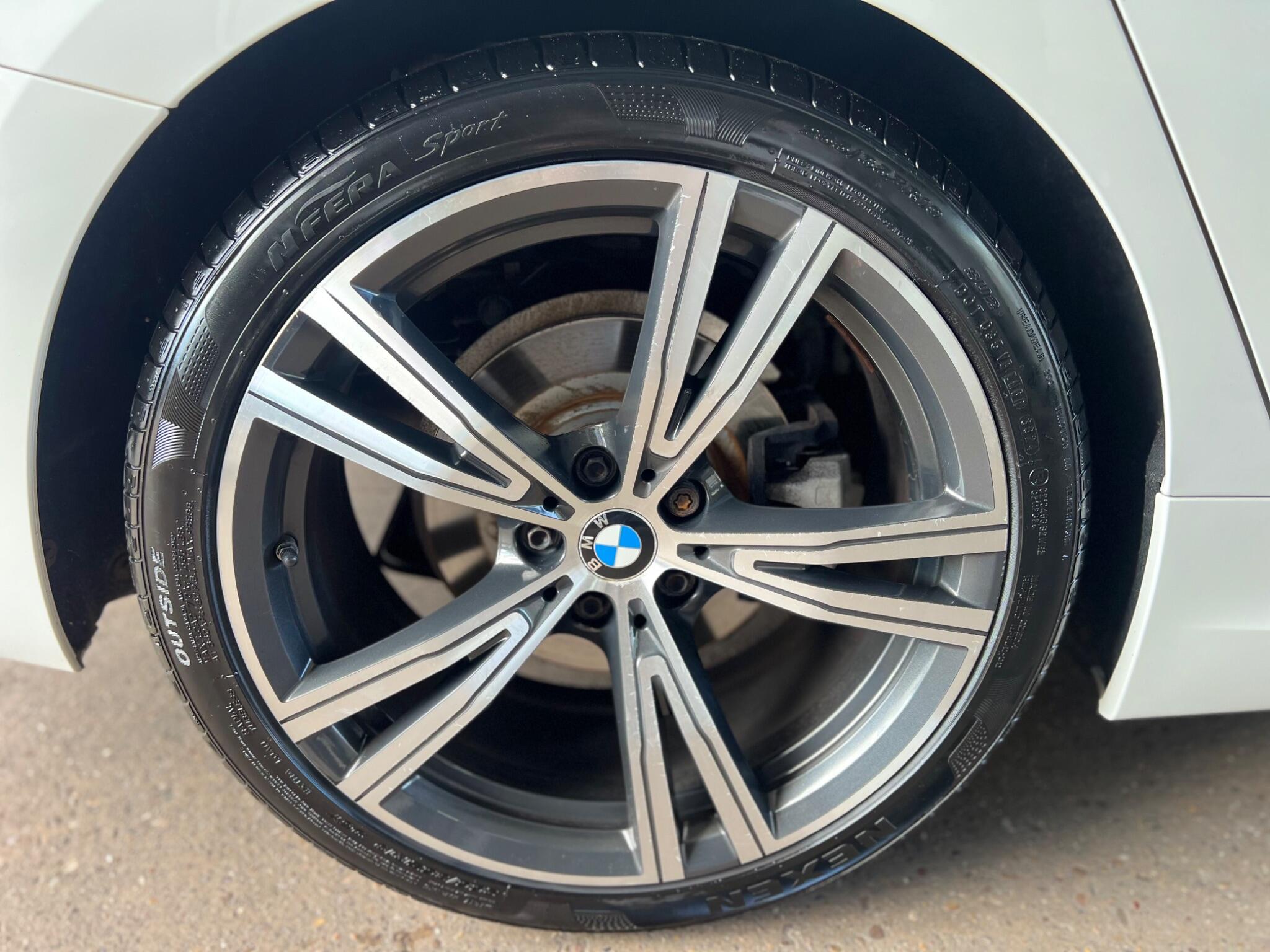 BMW 3 Series view 23