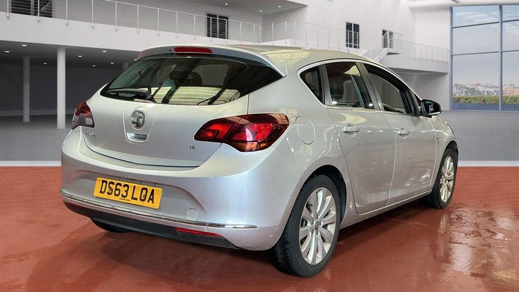 Vauxhall Astra view 4