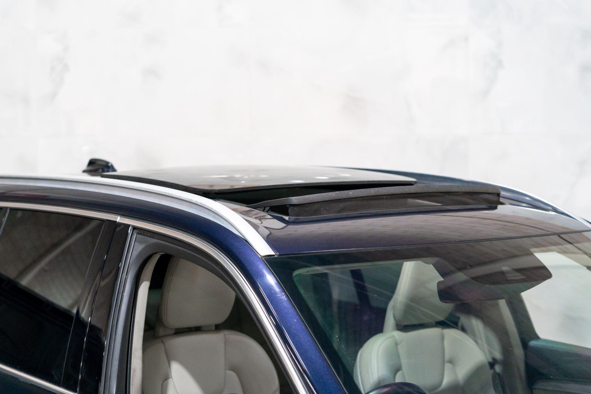 Volvo XC90 view 11
