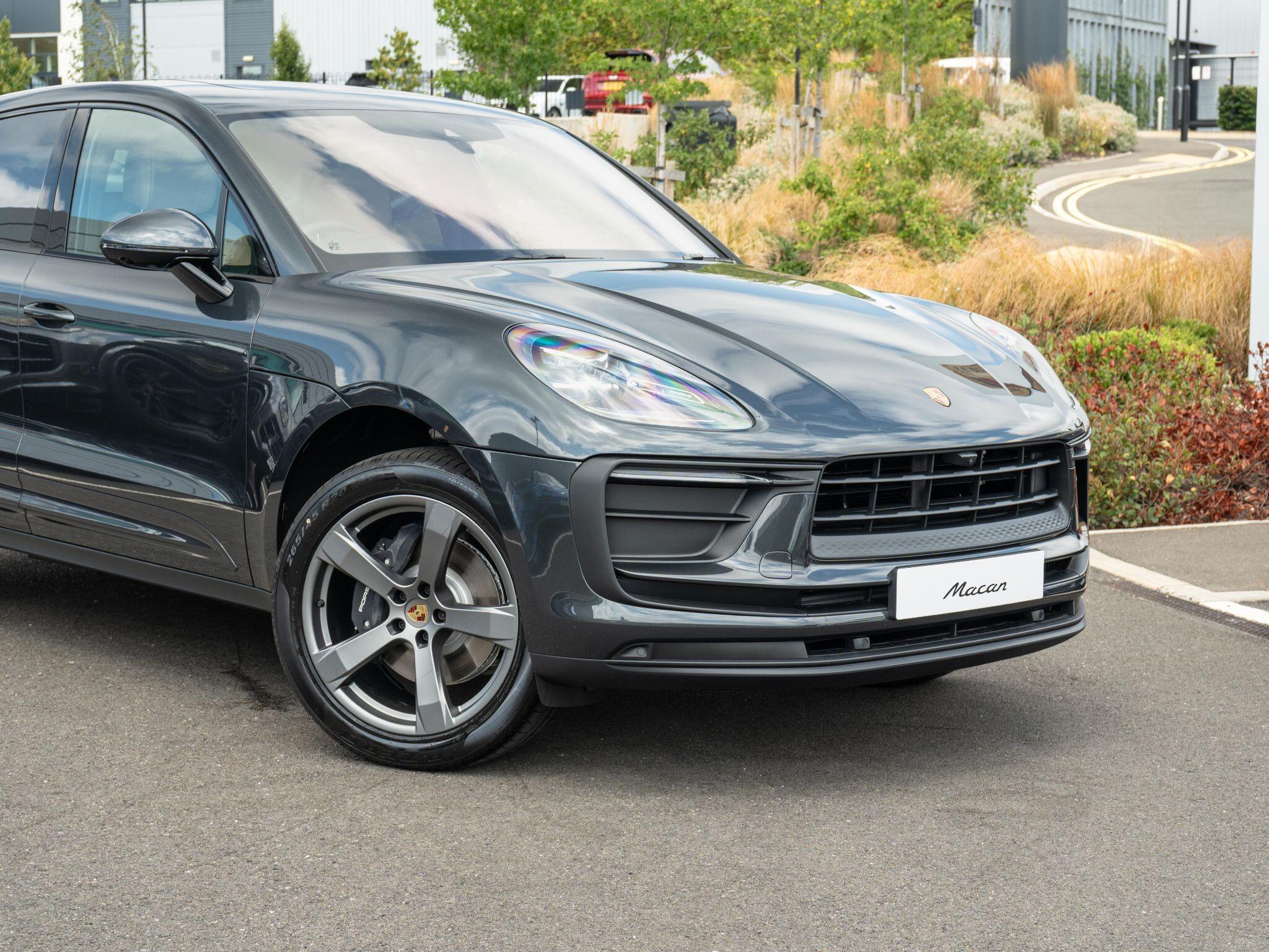 Porsche Macan view 9
