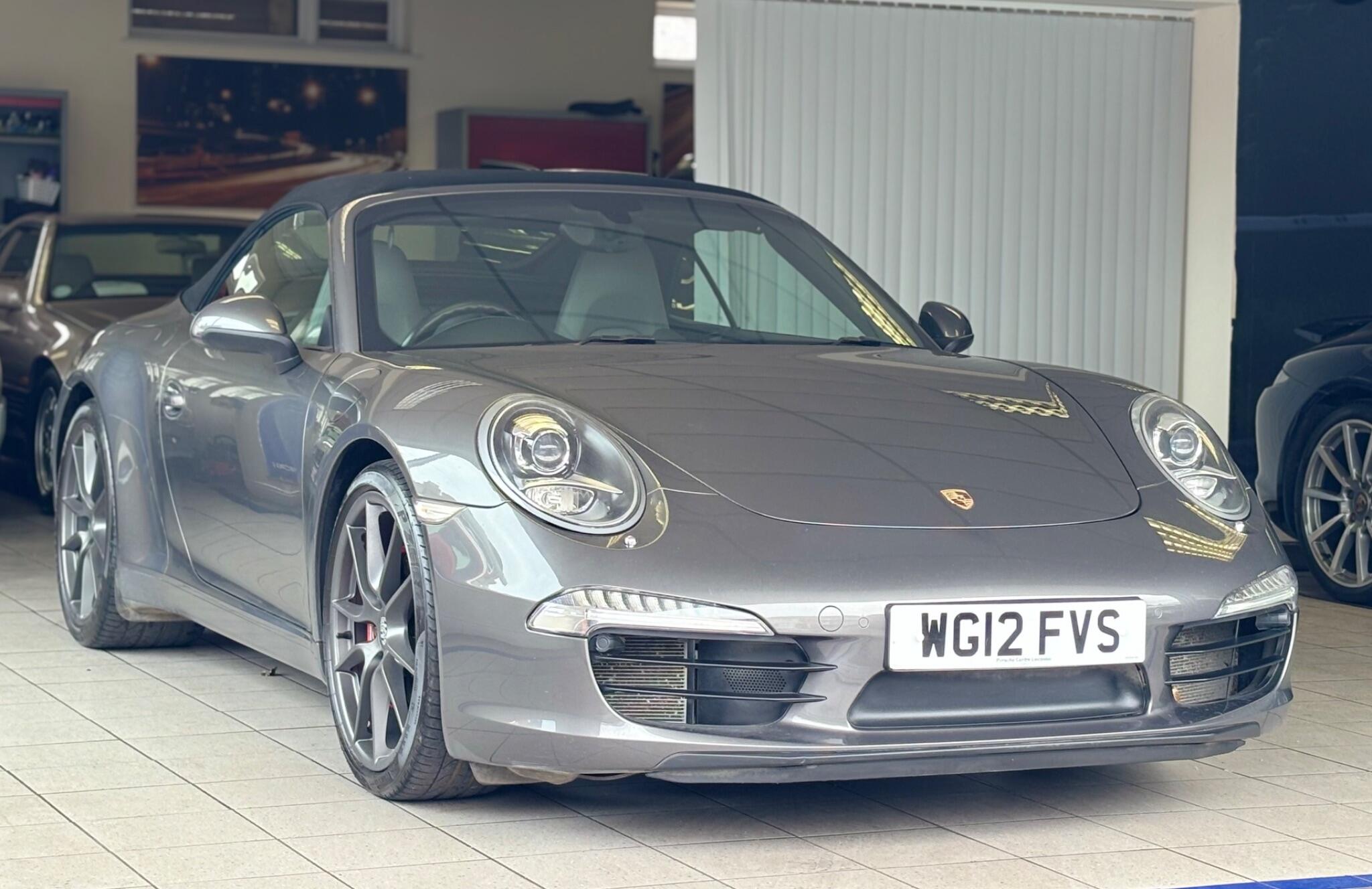 Porsche 911 view 7