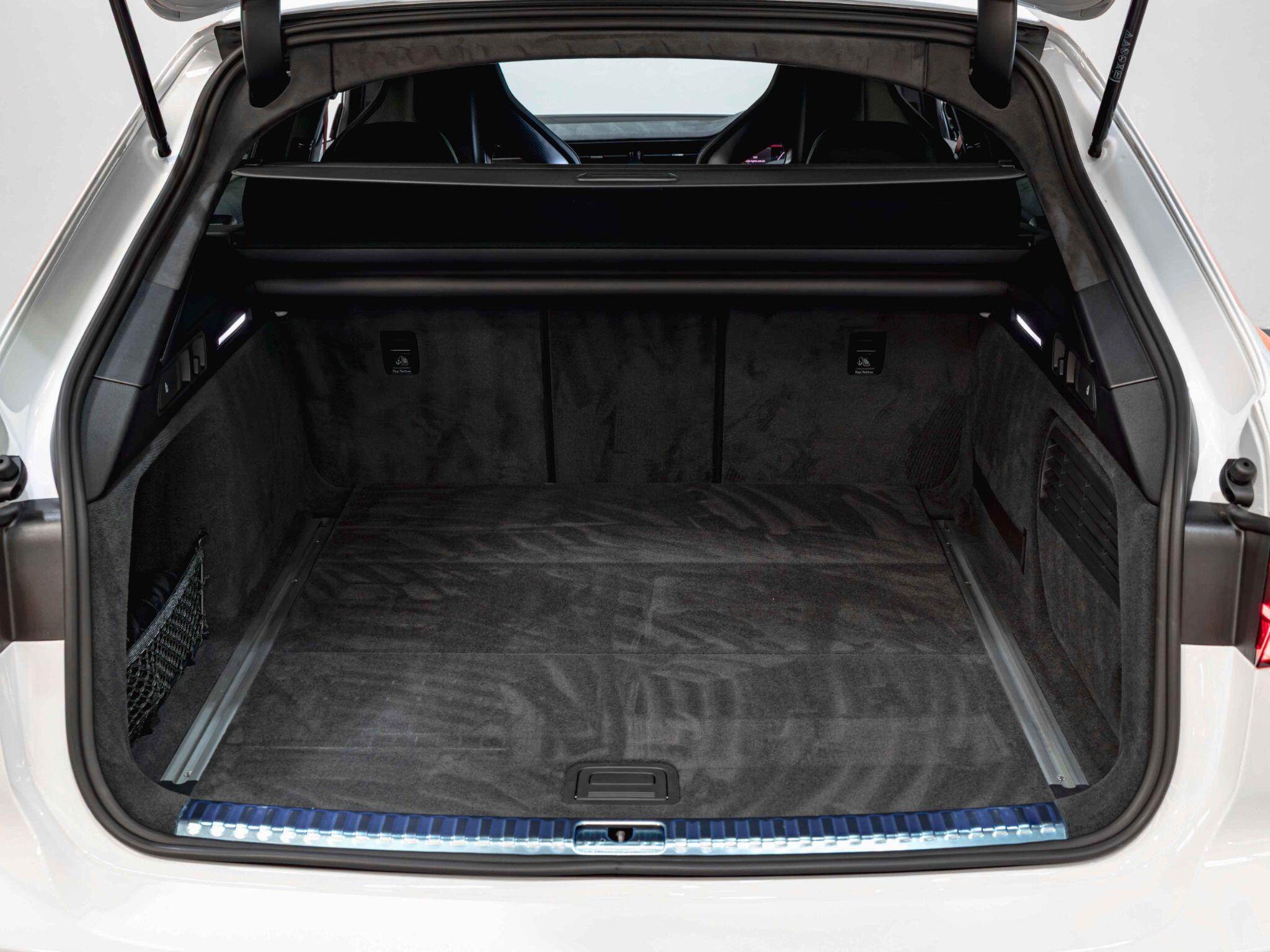 Audi RS6 Avant view 34