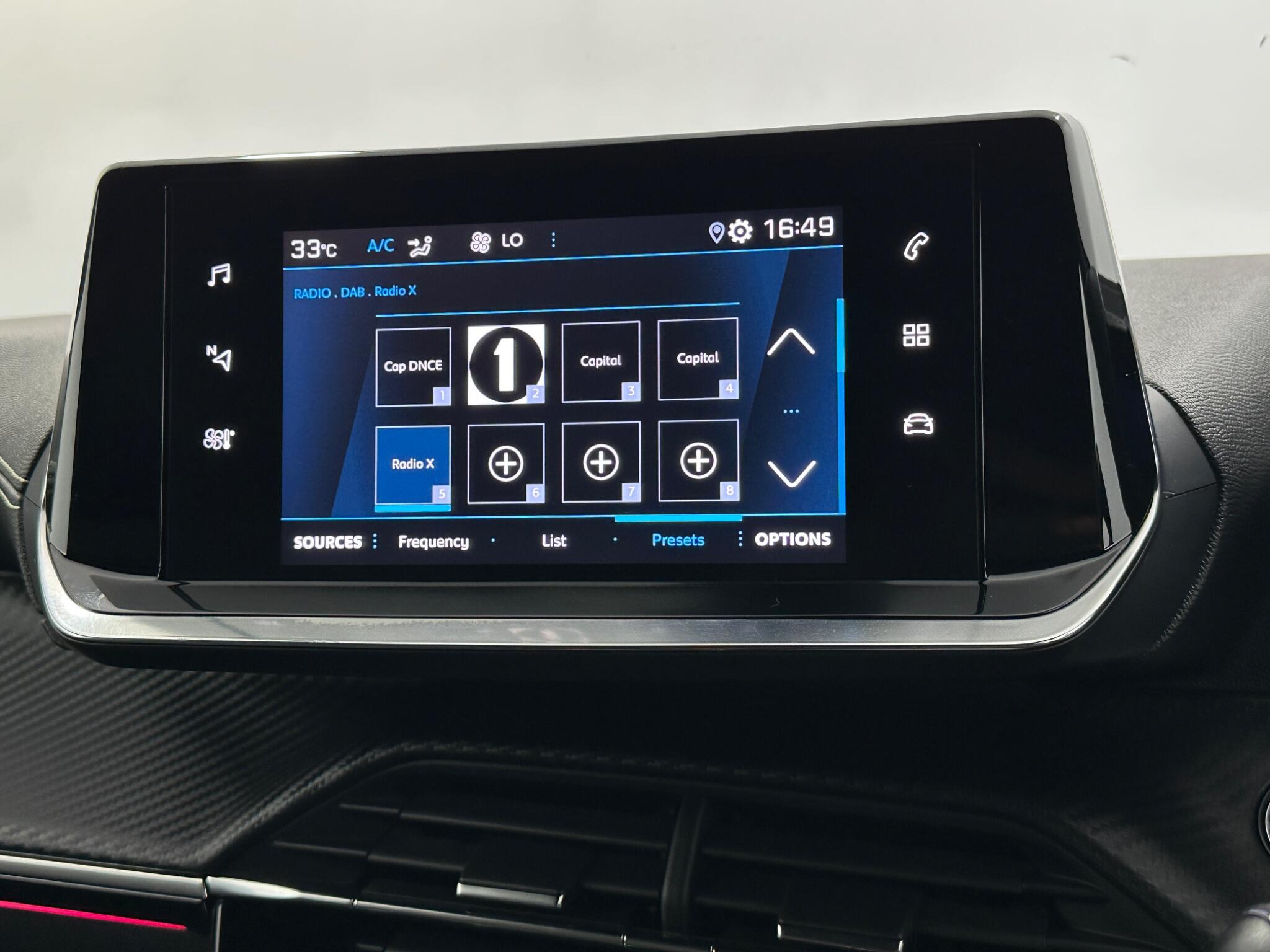 Peugeot 208 view 24