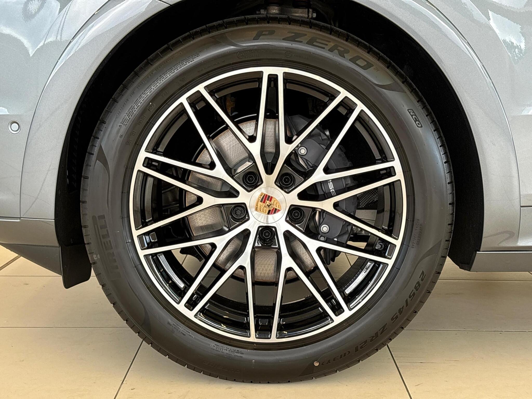 Porsche Cayenne view 25