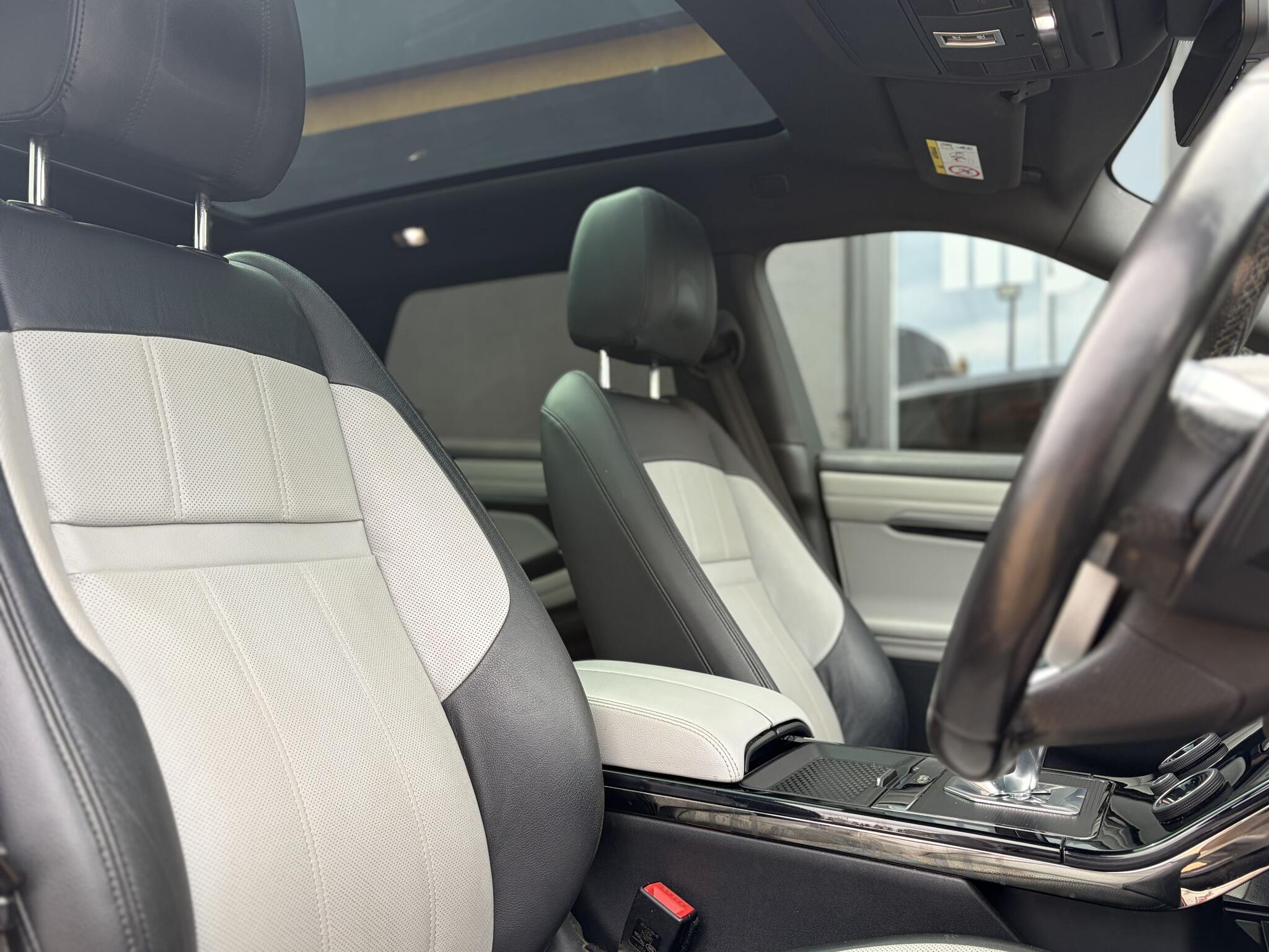 Land Rover Range Rover Evoque view 12