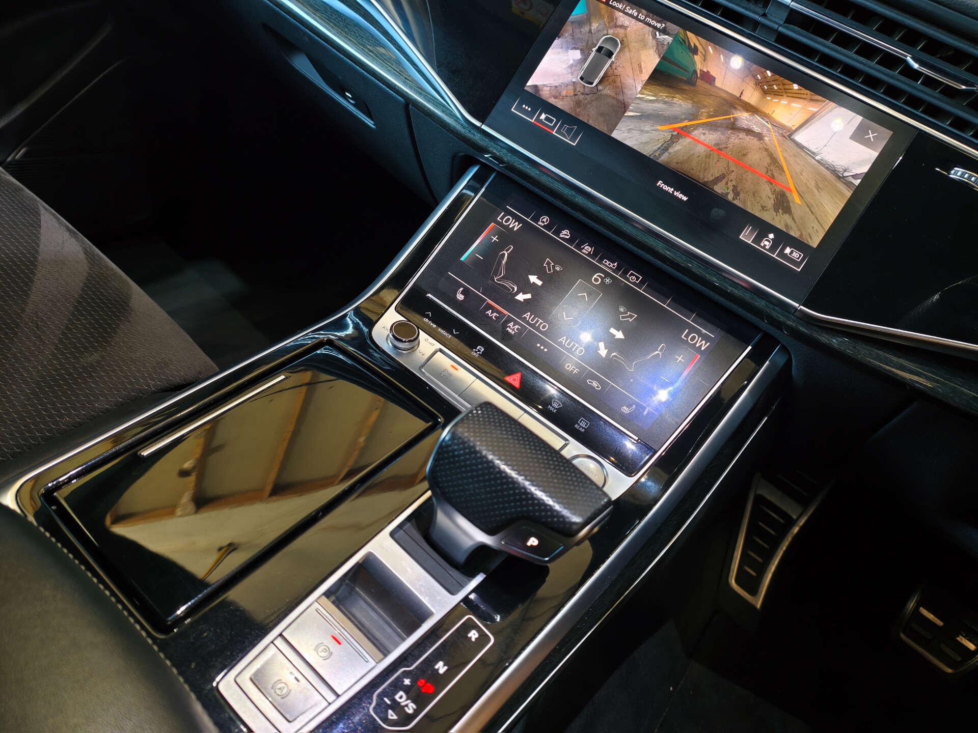 Audi Q8 view 28