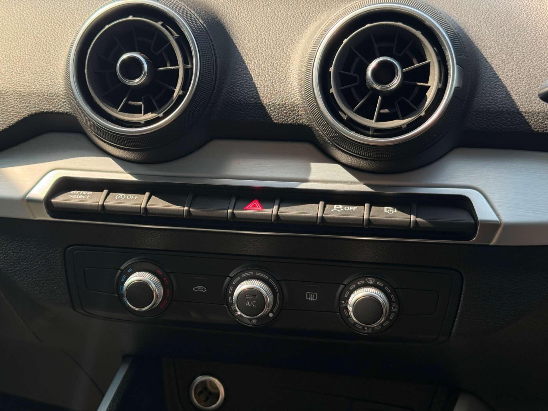Audi Q2 view 60