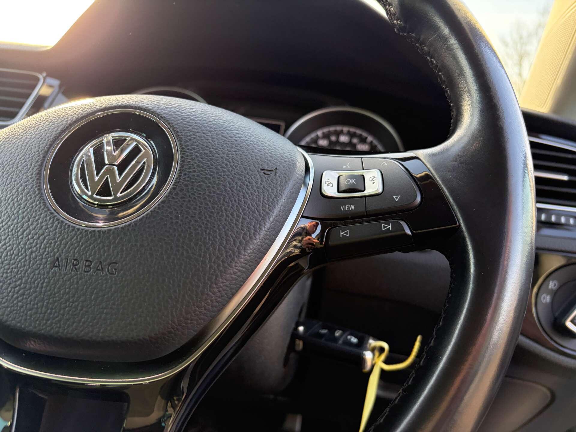 Volkswagen Golf view 42