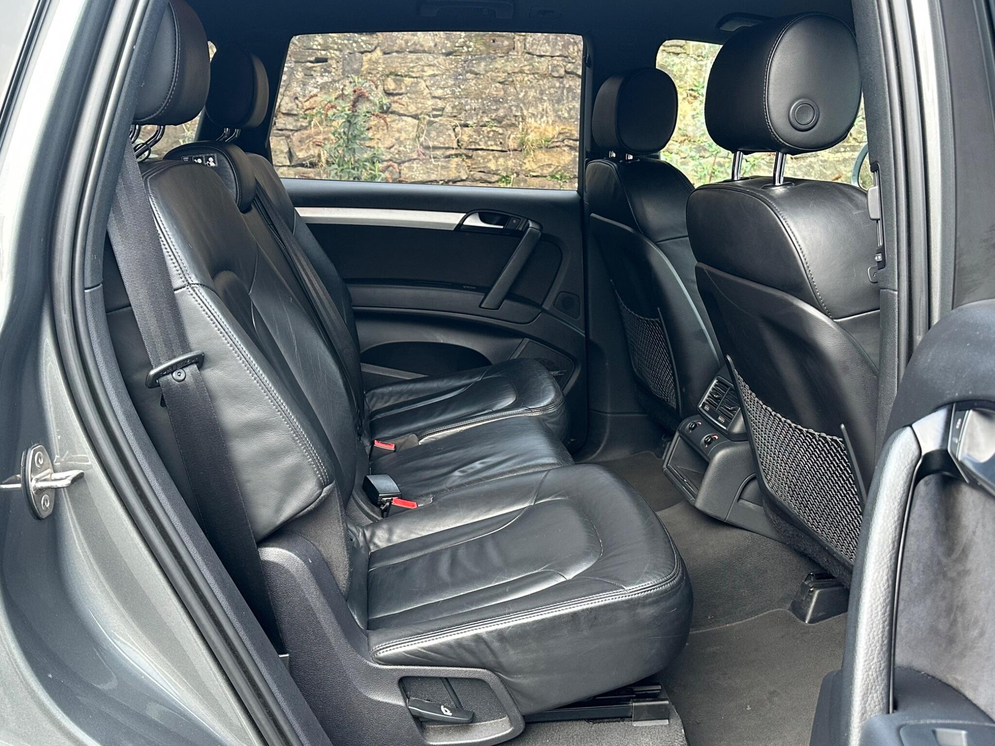Audi Q7 view 13
