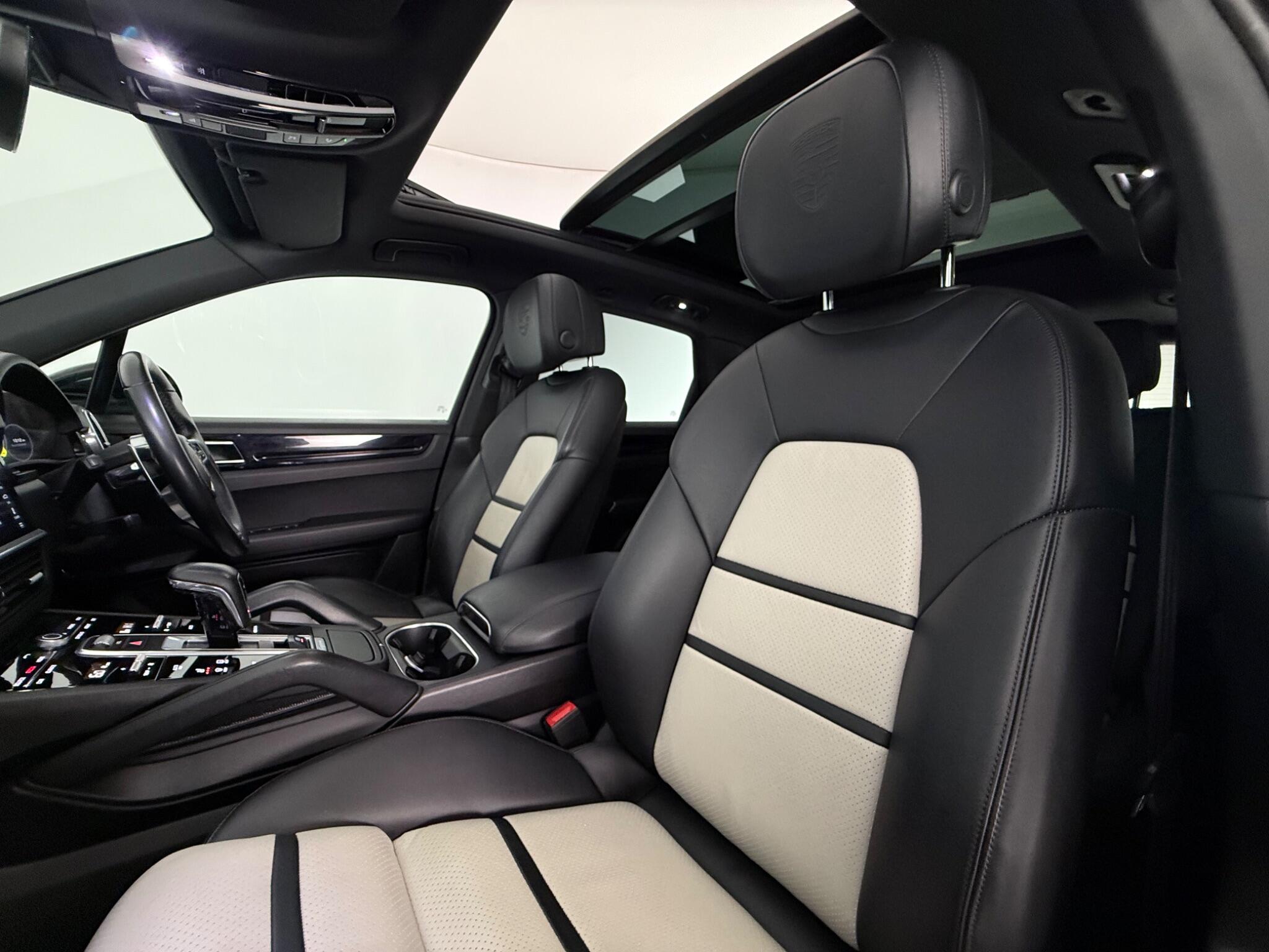 Porsche Cayenne view 47