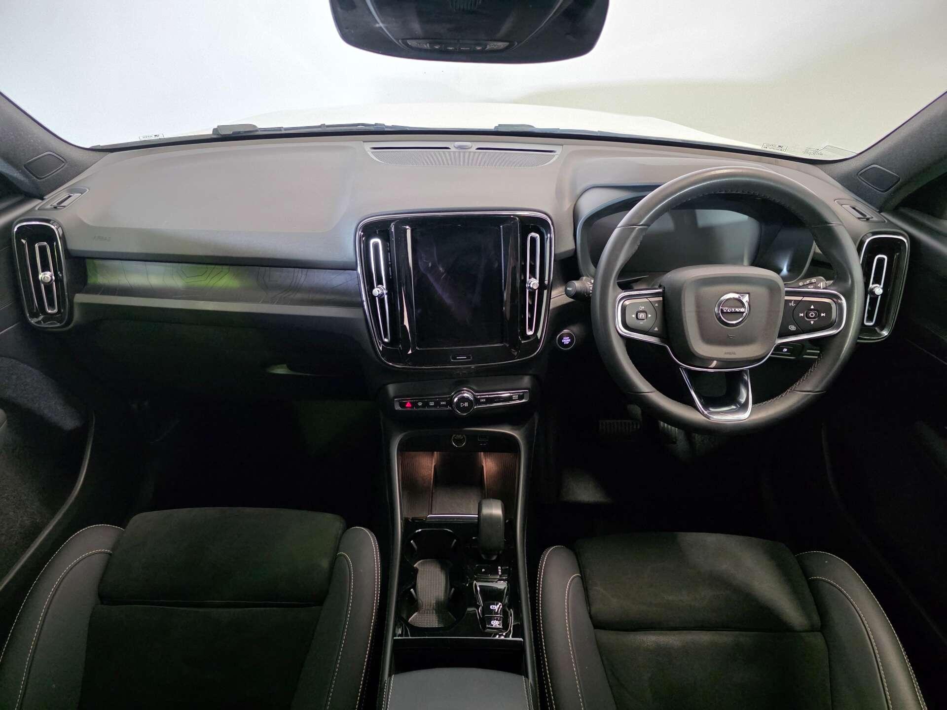 Volvo XC40 view 9