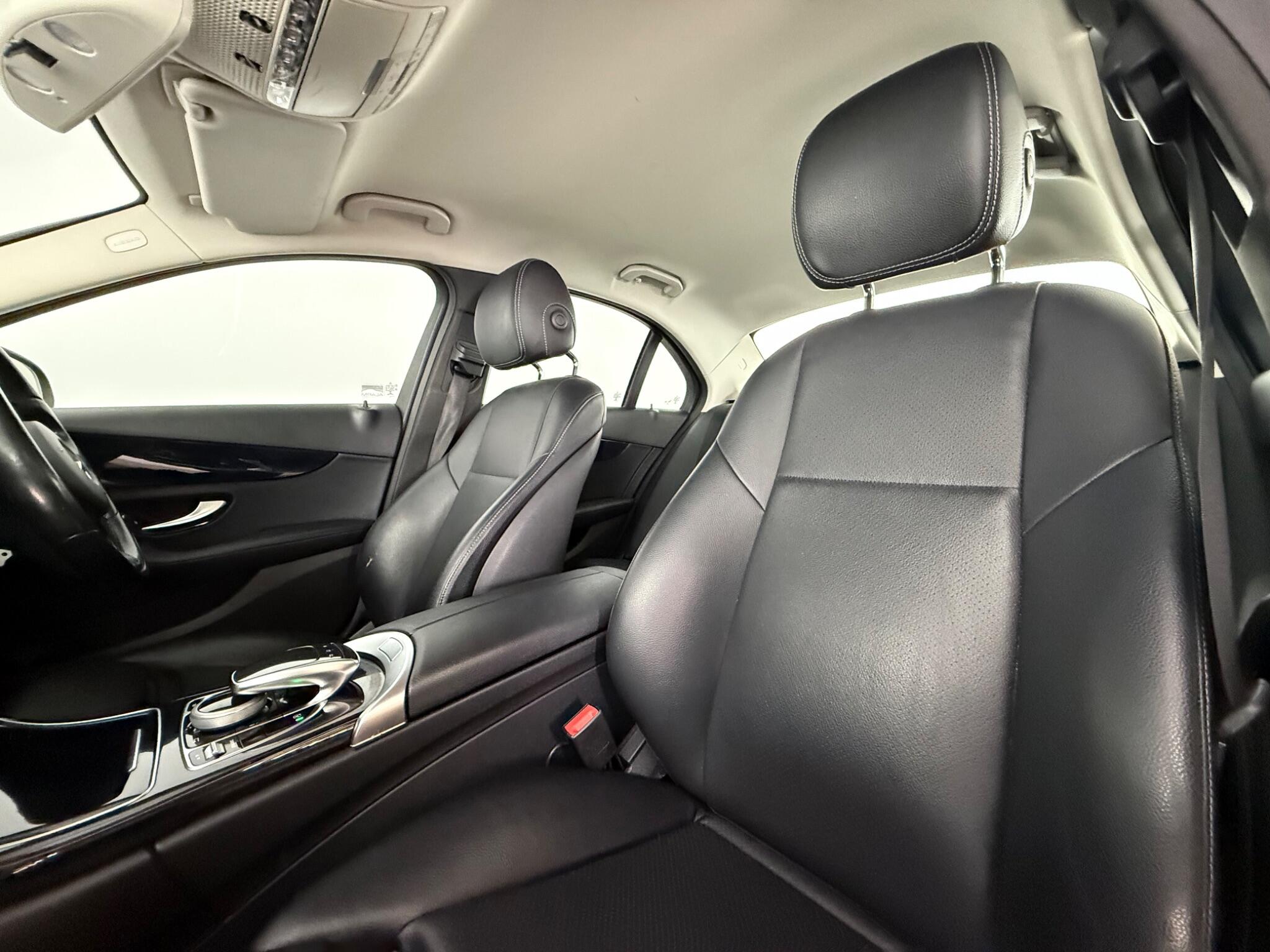 Mercedes-Benz C-Class view 23