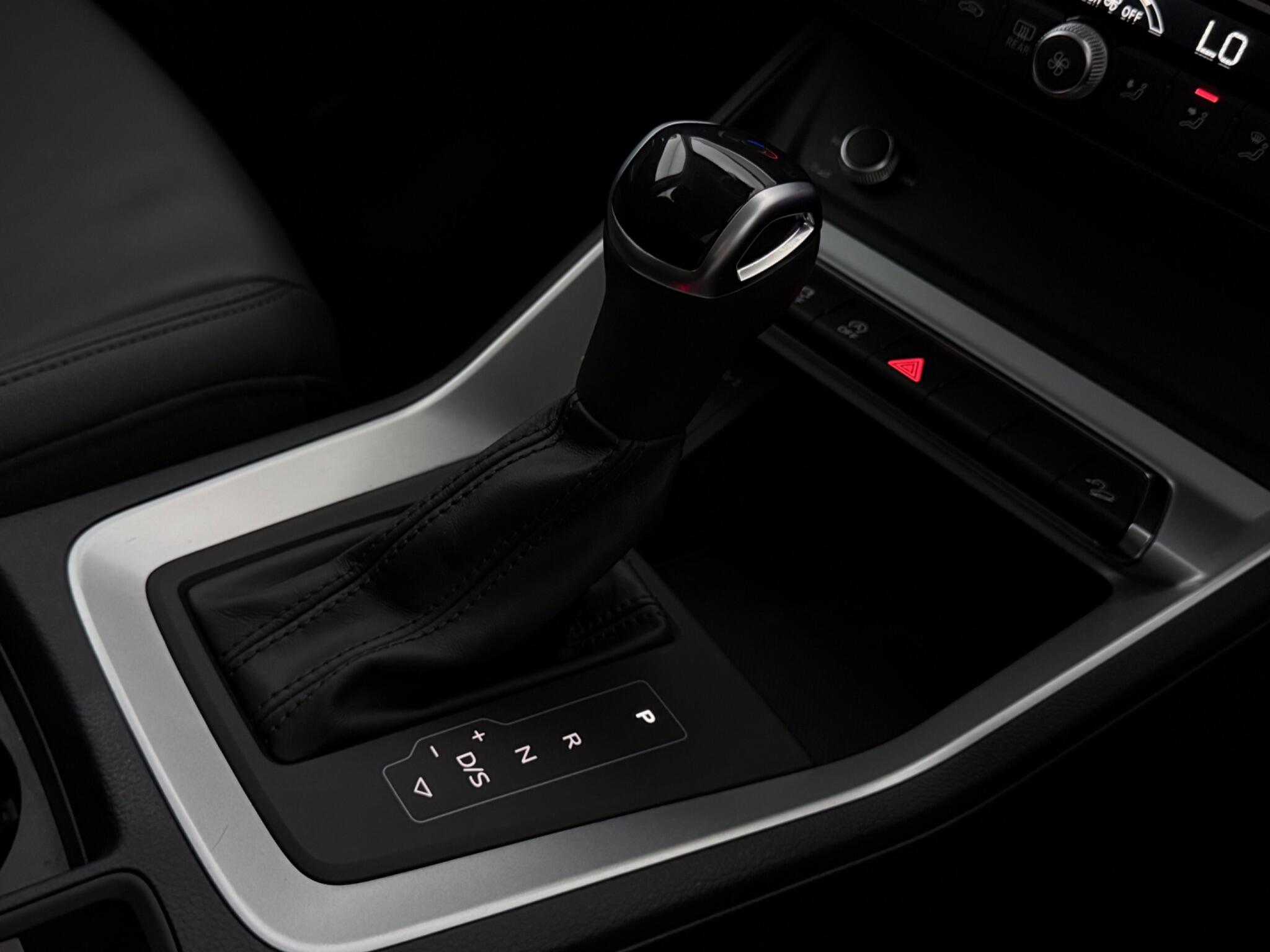 Audi Q3 view 23