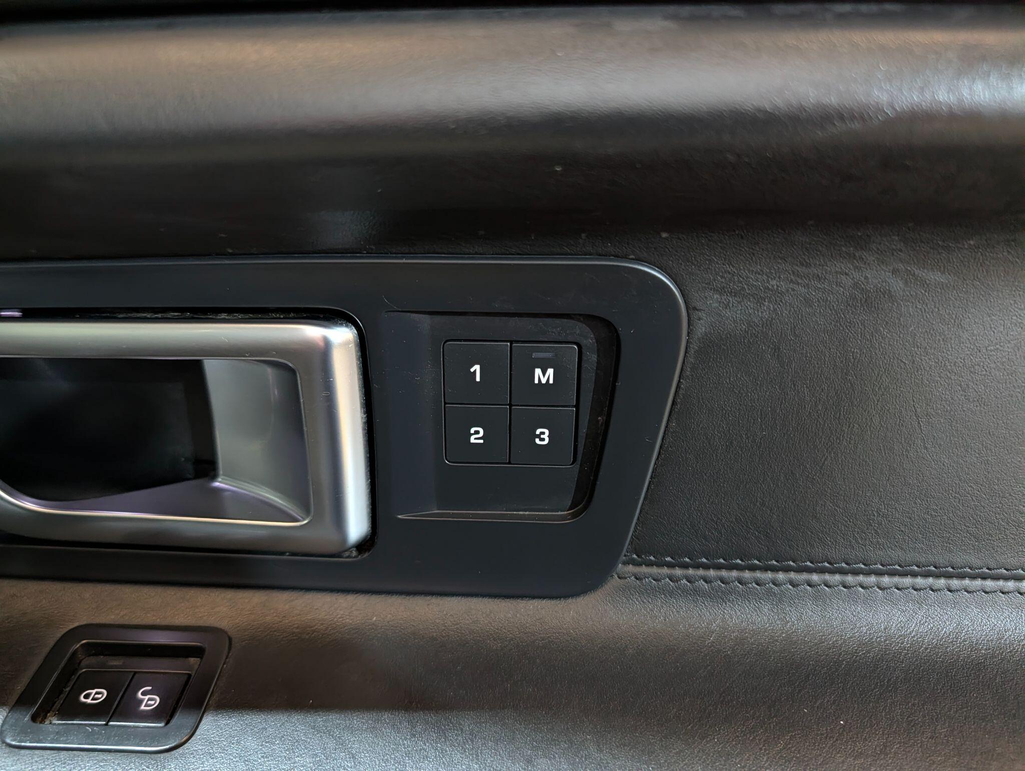 Land Rover Discovery Sport view 37
