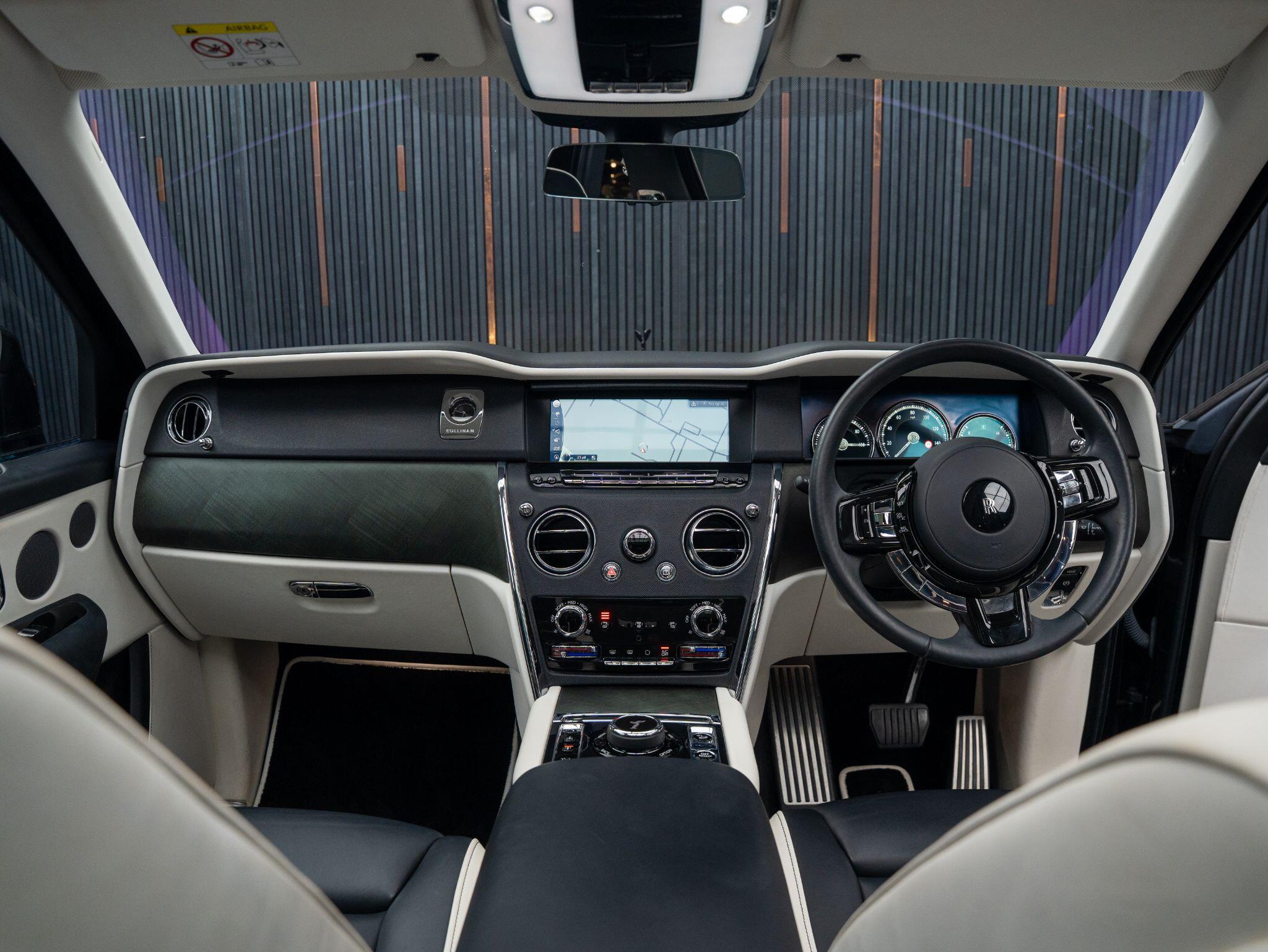 Rolls-Royce Cullinan view 37