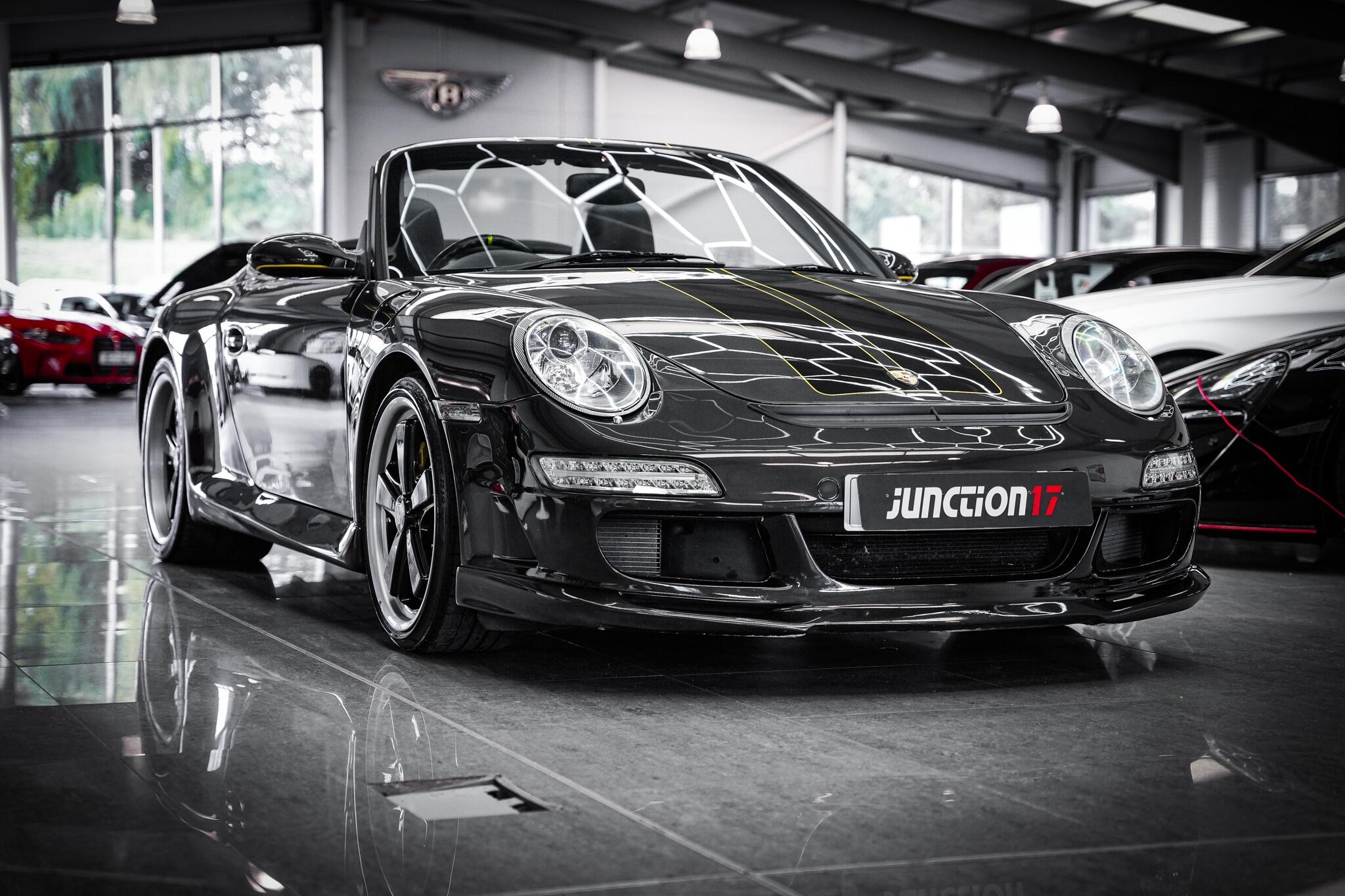 Porsche 911 view 12