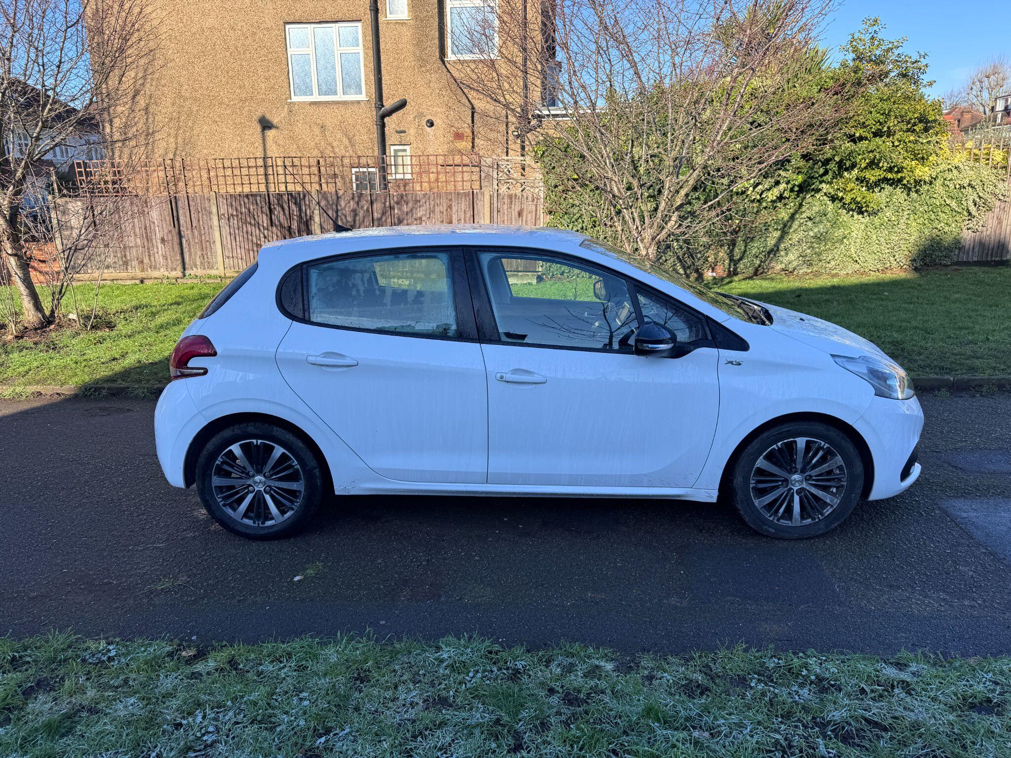 2016 Peugeot 208 image 5