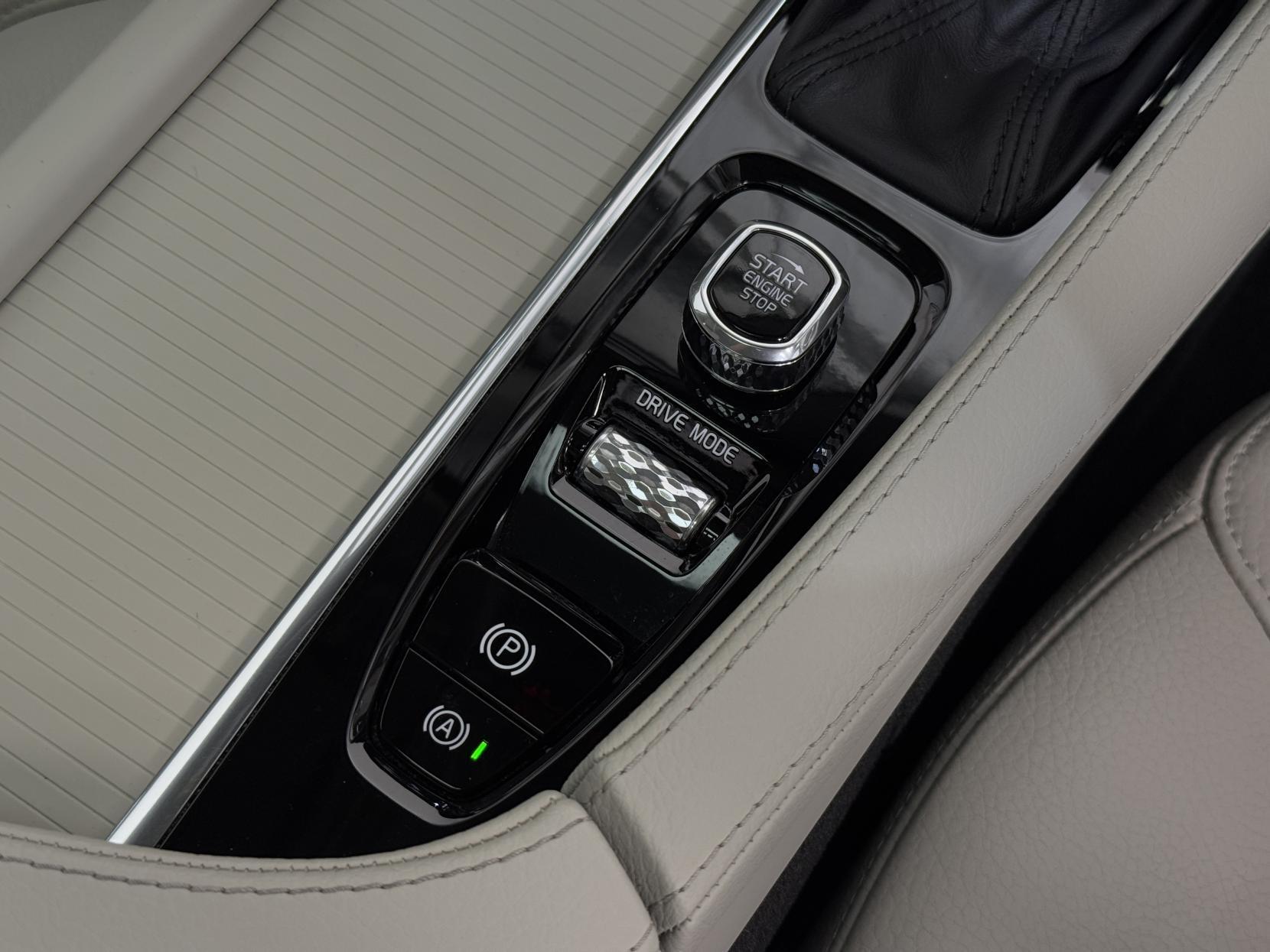 Volvo S90 view 34