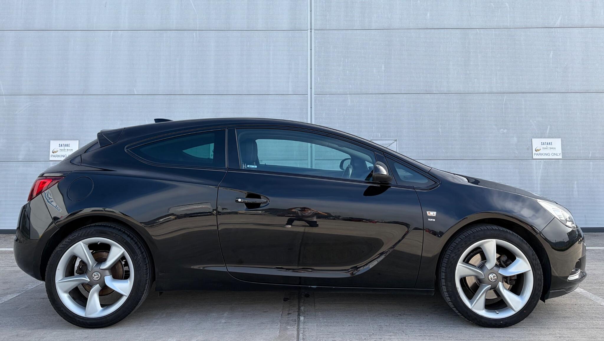 Vauxhall Astra GTC view 7