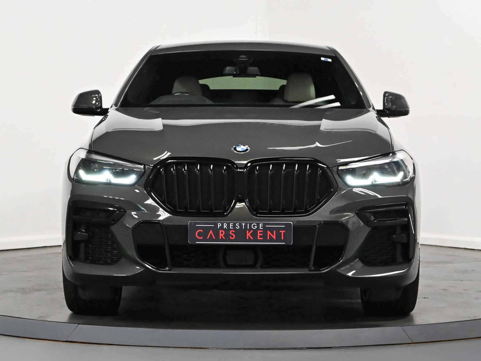 BMW X6 view 24