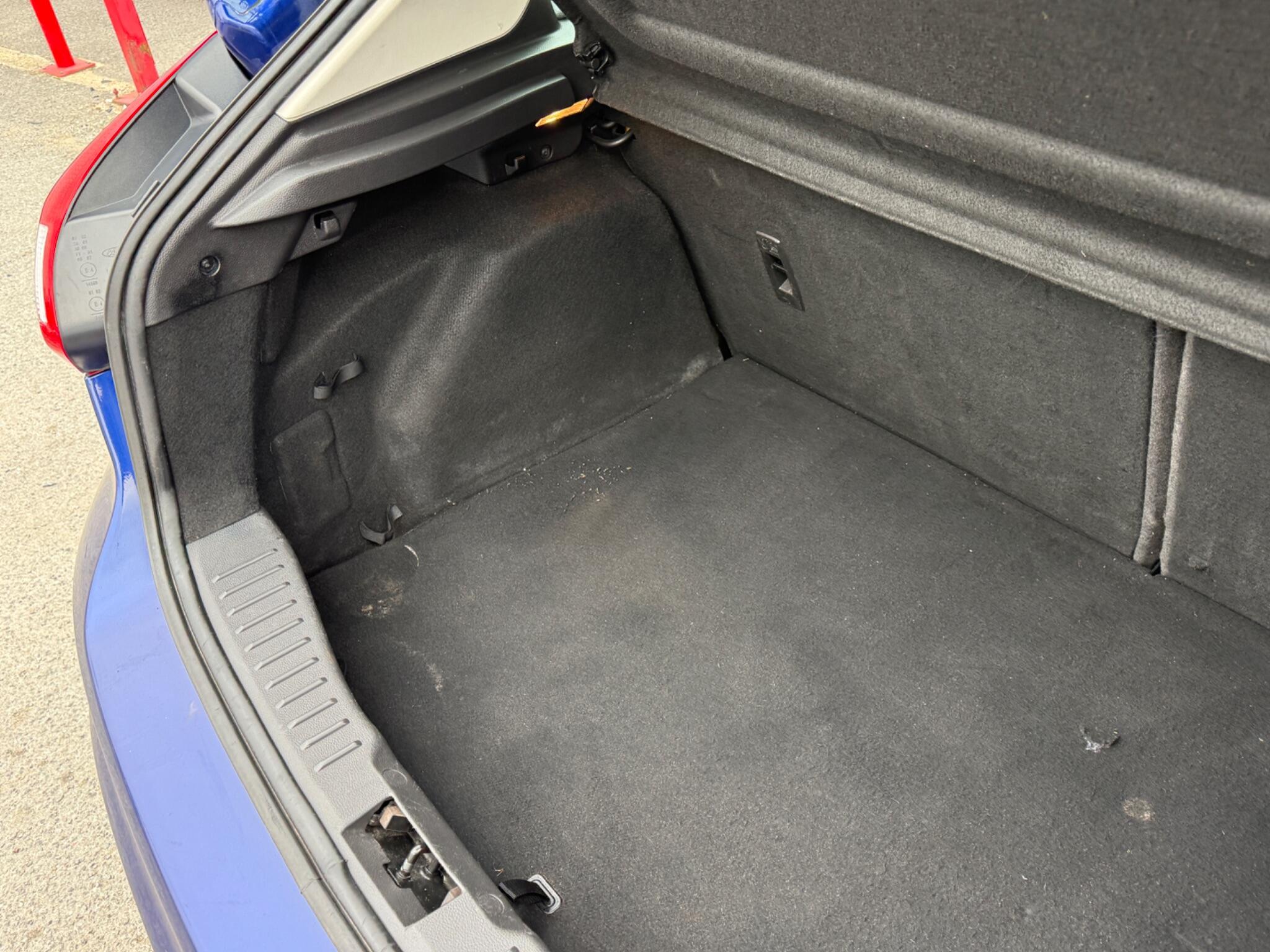 Ford Focus - Image 39