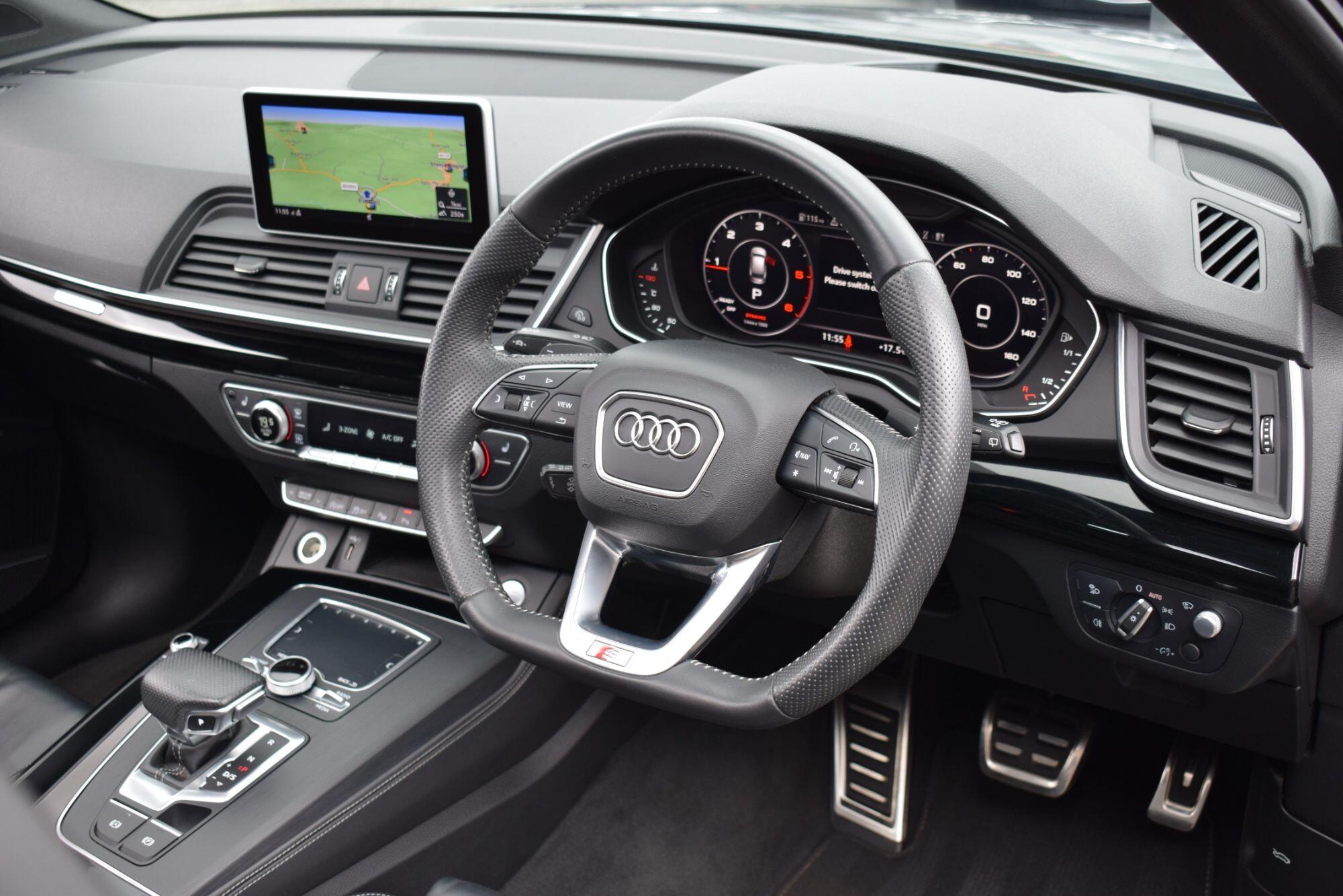 Audi Q5 view 13