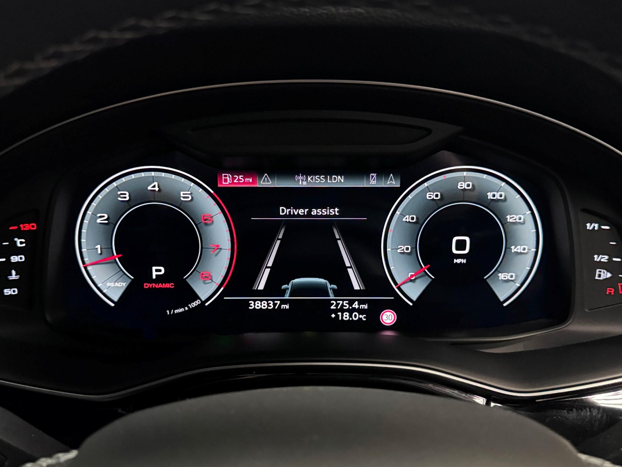 Audi Q7 view 16