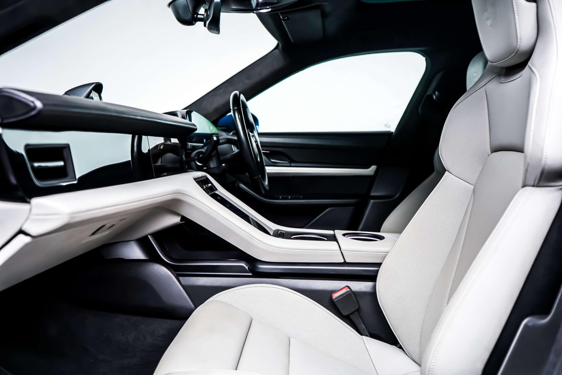 Porsche Taycan view 8