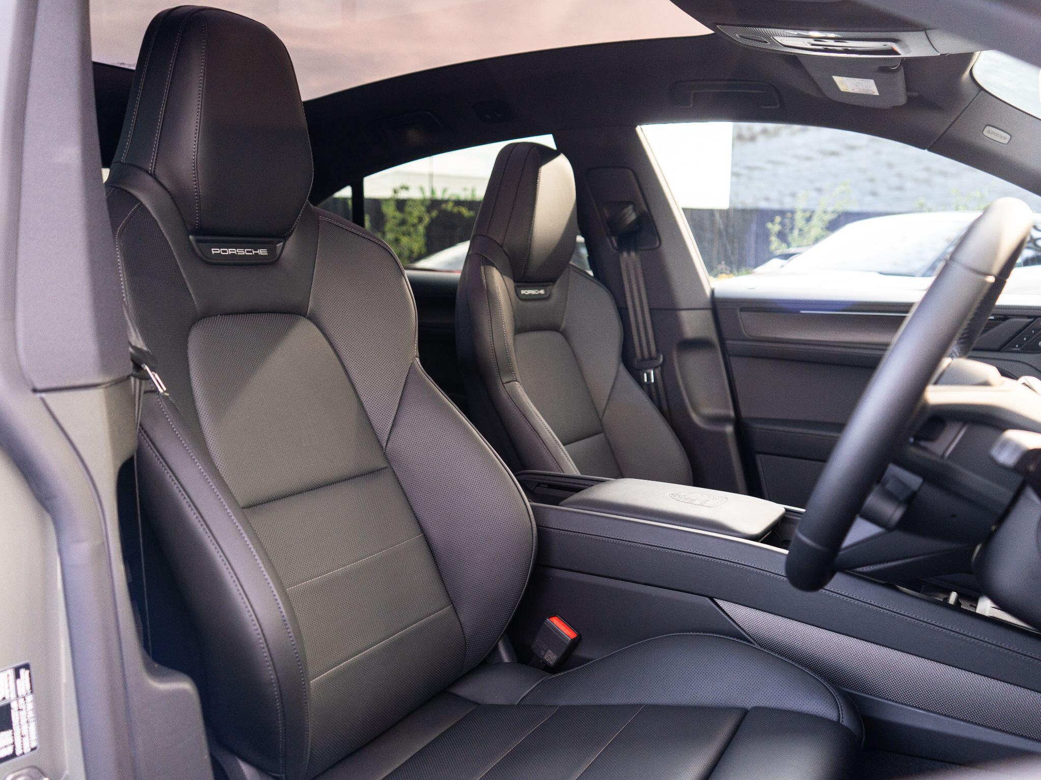 Porsche Cayenne view 19