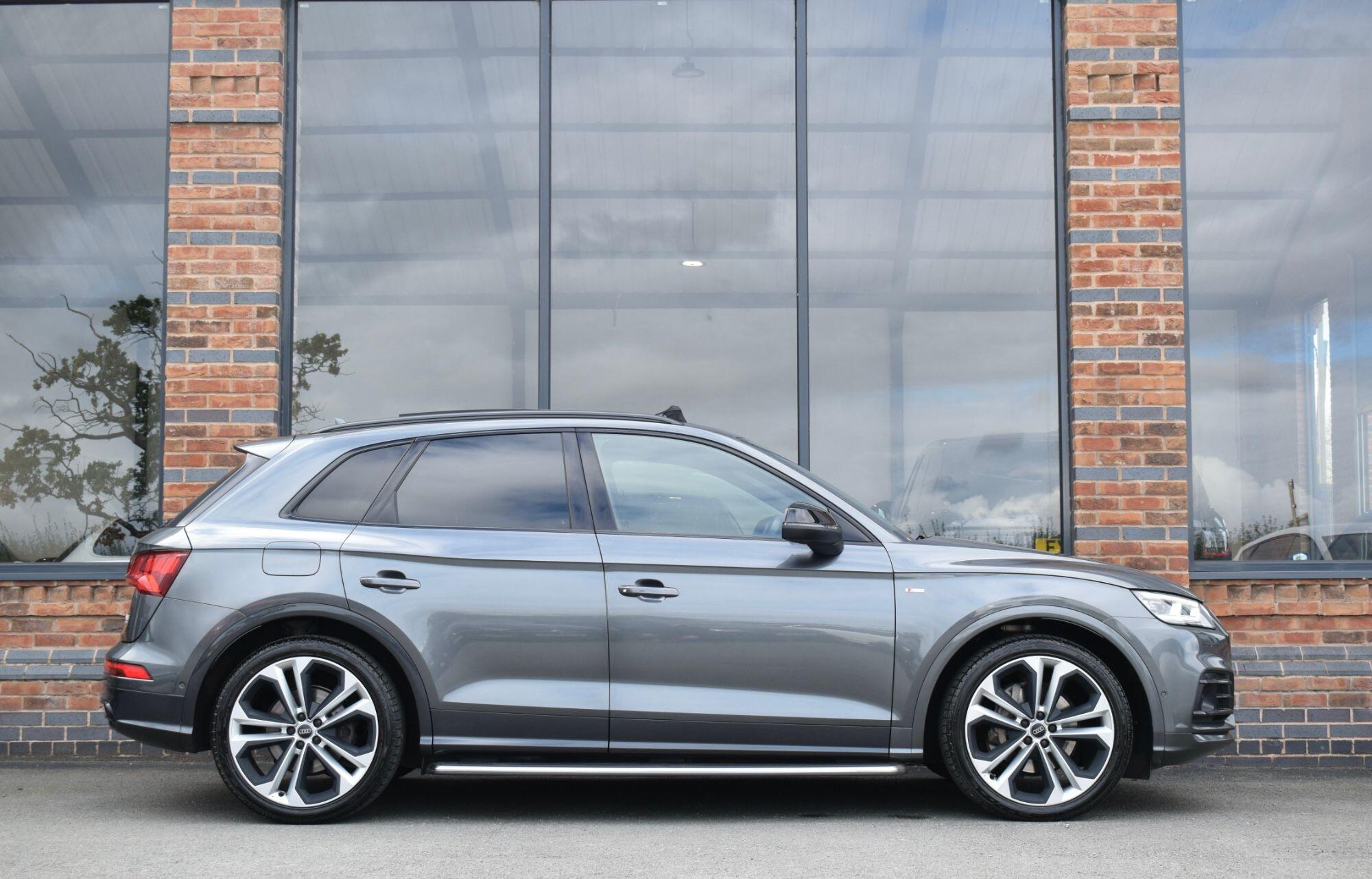 Audi Q5 view 9