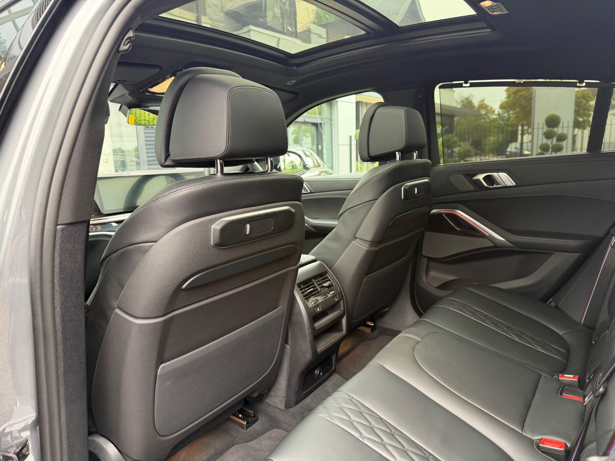 BMW X6 view 22