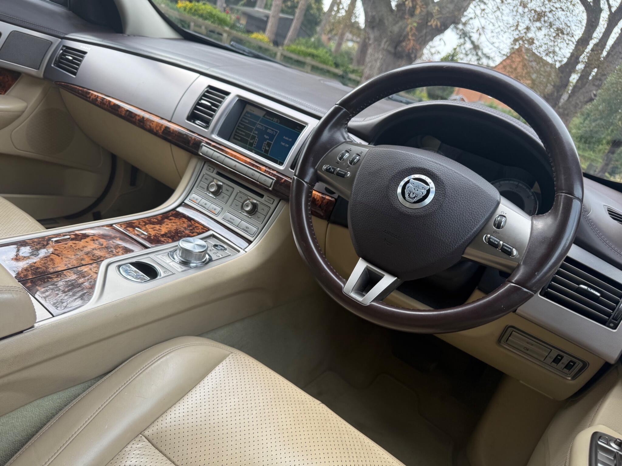 2008 Jaguar XF image 17