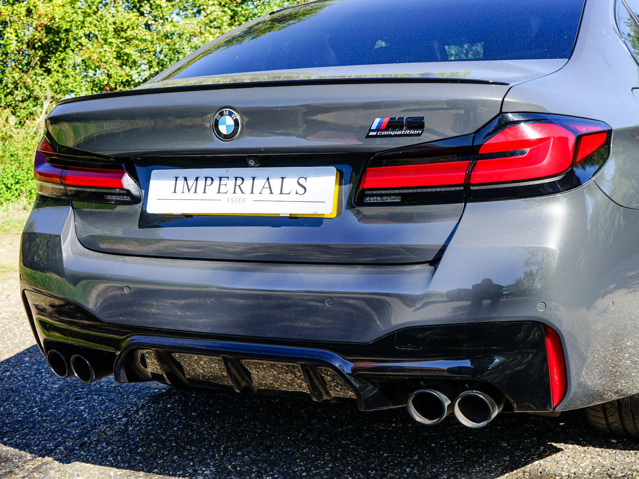 BMW M5 view 9