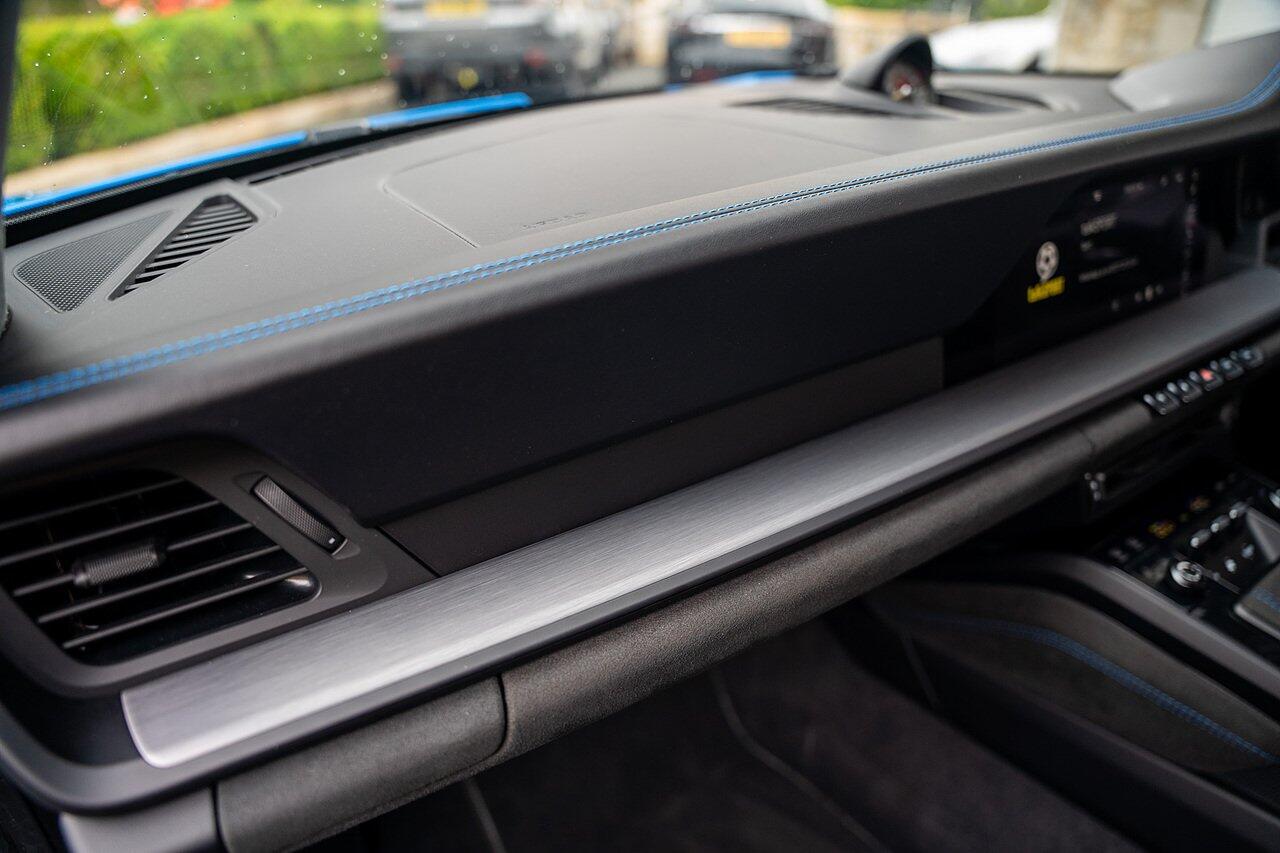 Porsche 911 view 81