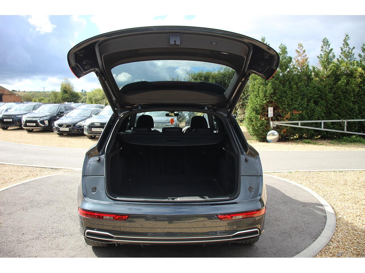 Audi Q5 view 42