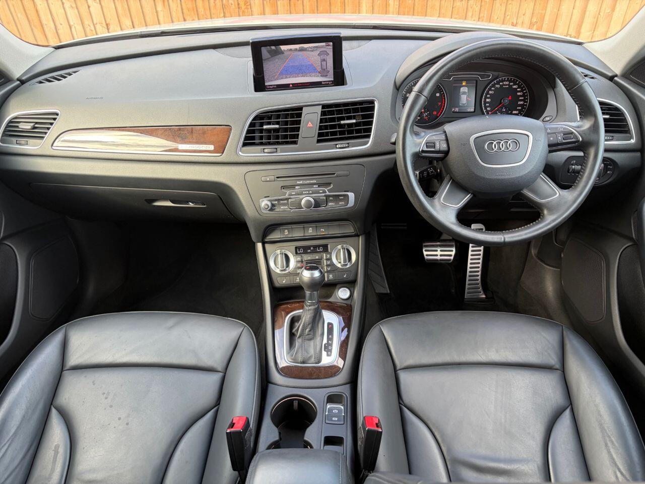 Audi Q3 view 14