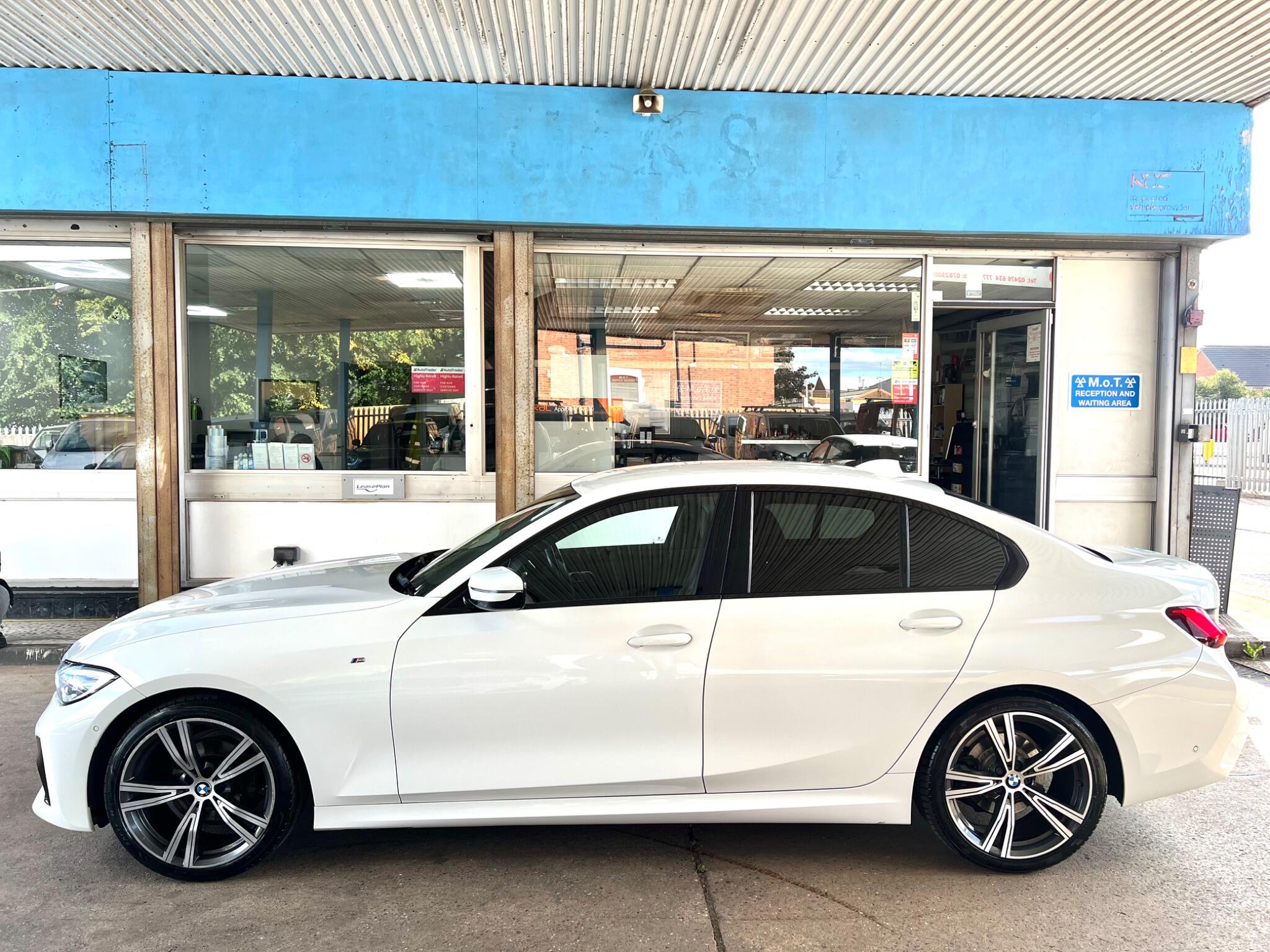 BMW 3 Series view 18