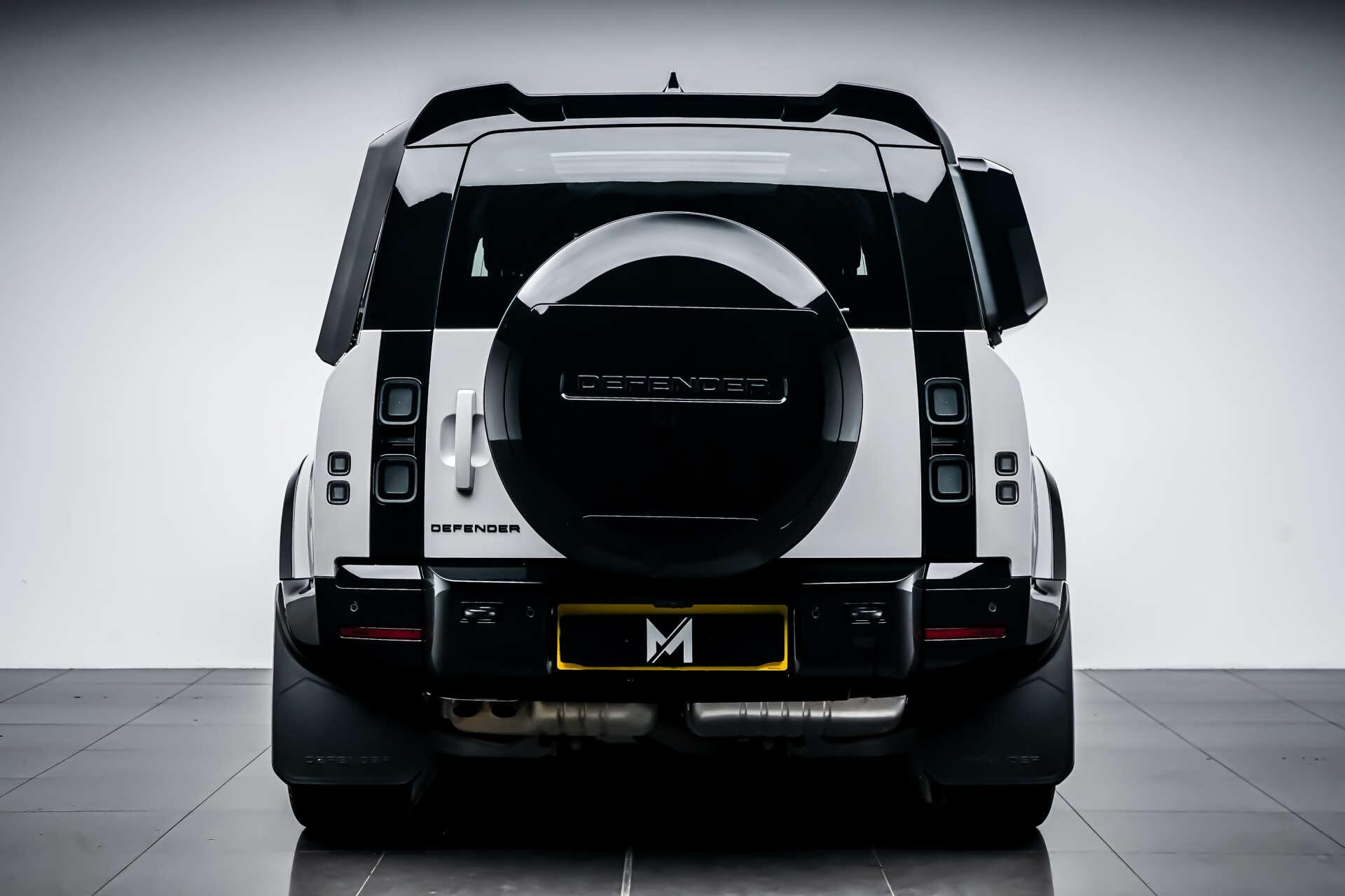 Land Rover Defender 90 view 4