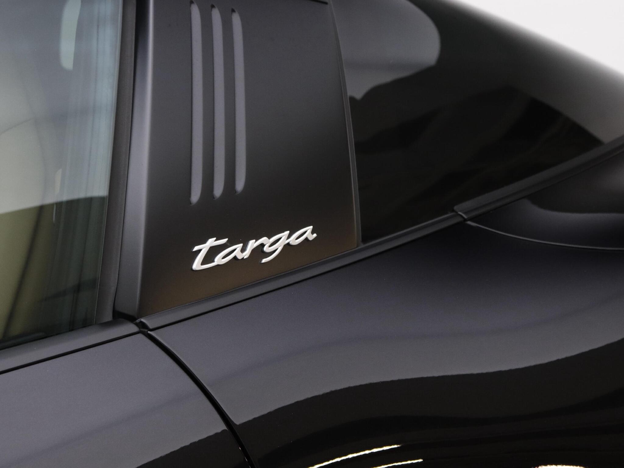 Porsche 911 view 18