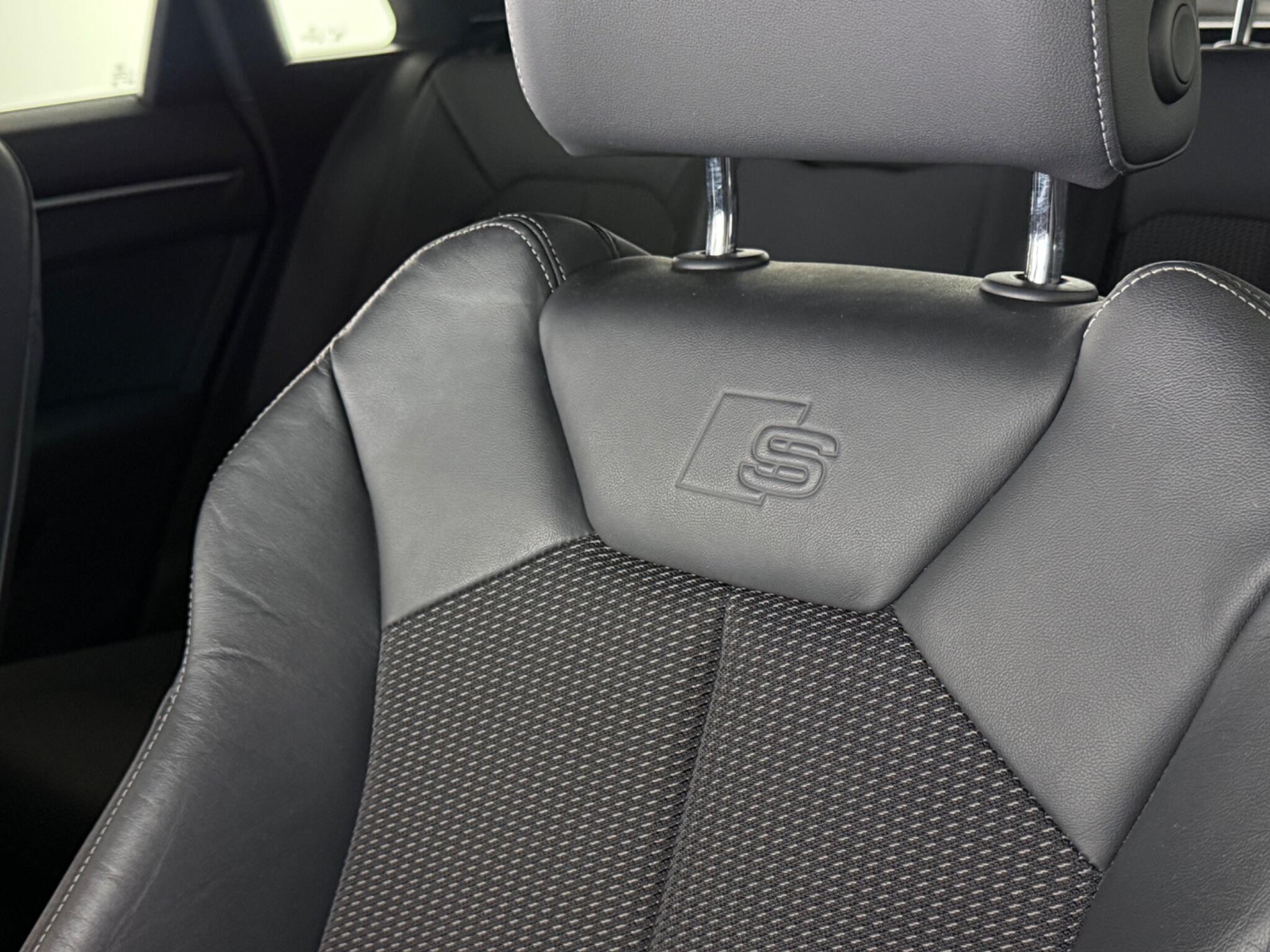 Audi Q3 view 32