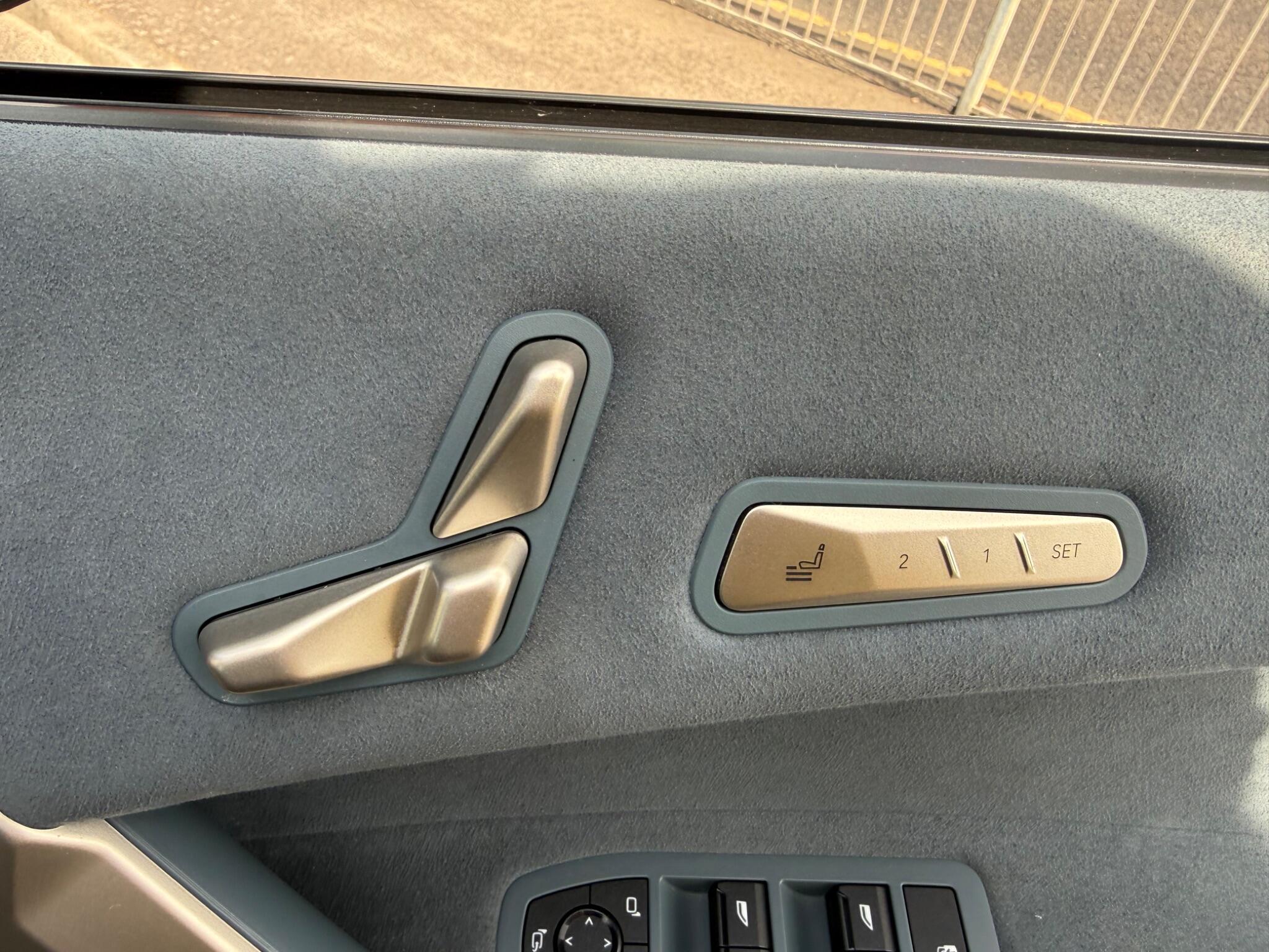 BMW Ix view 11