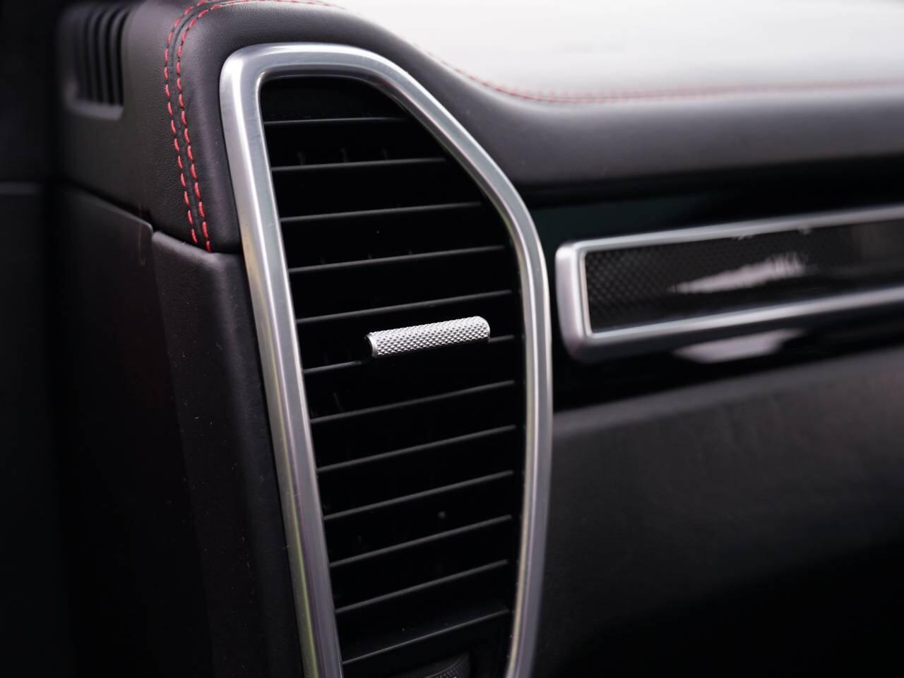 Porsche Cayenne view 46