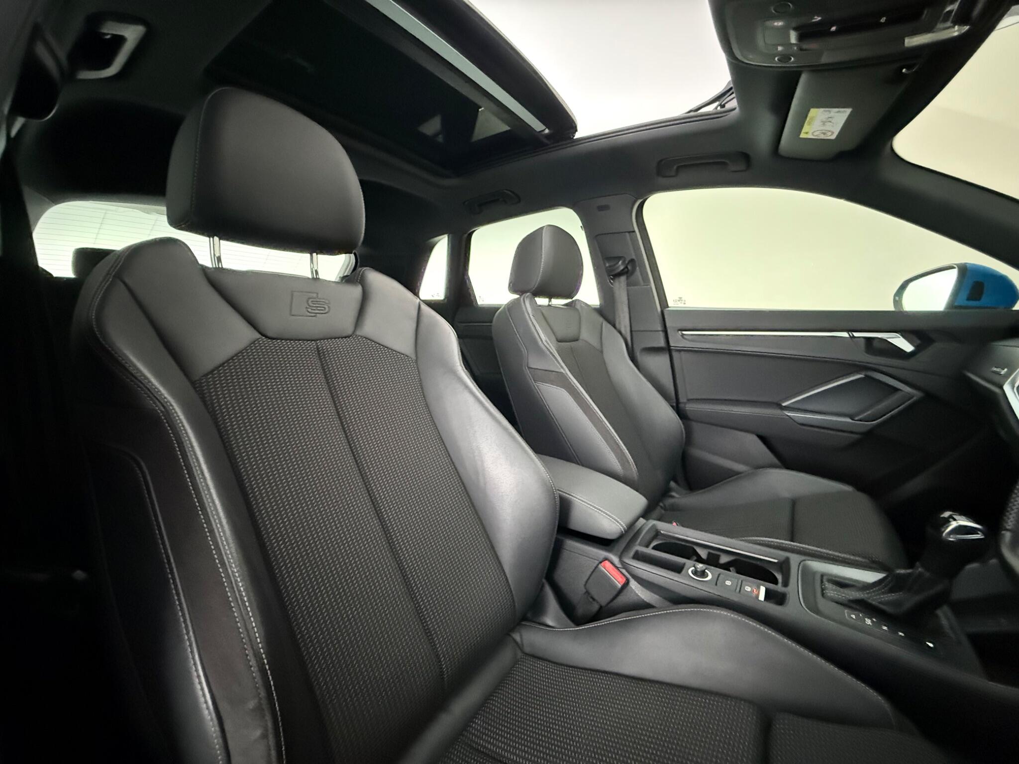 Audi Q3 view 33