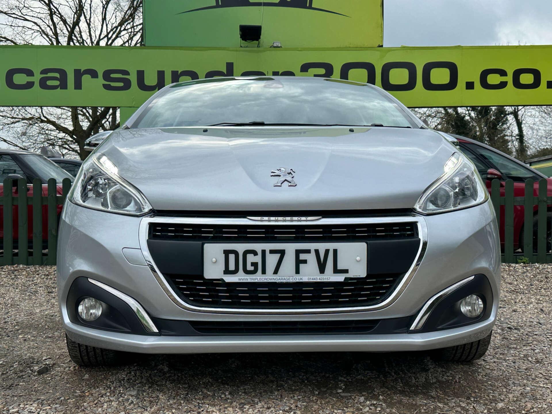 Peugeot 208 view 5