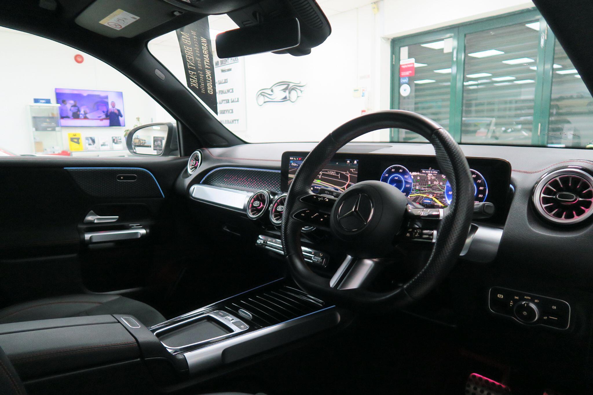 Mercedes-Benz Eqb view 10