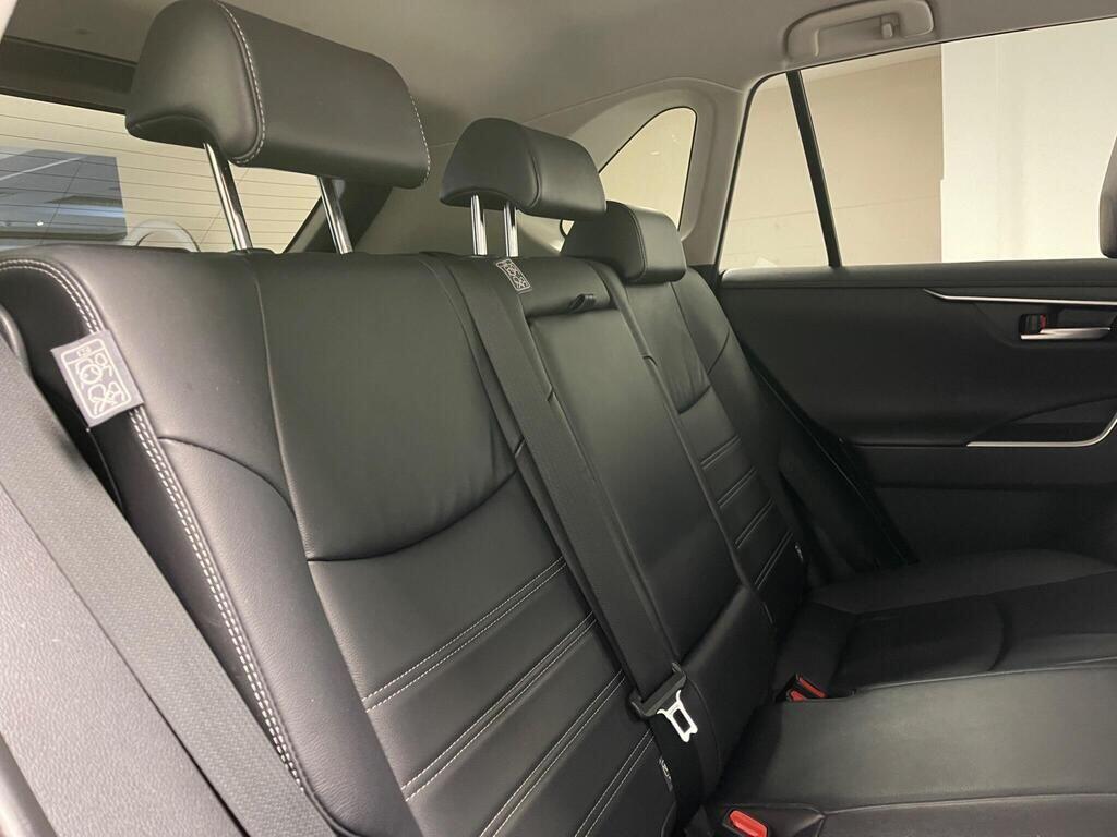 Toyota RAV4 view 8