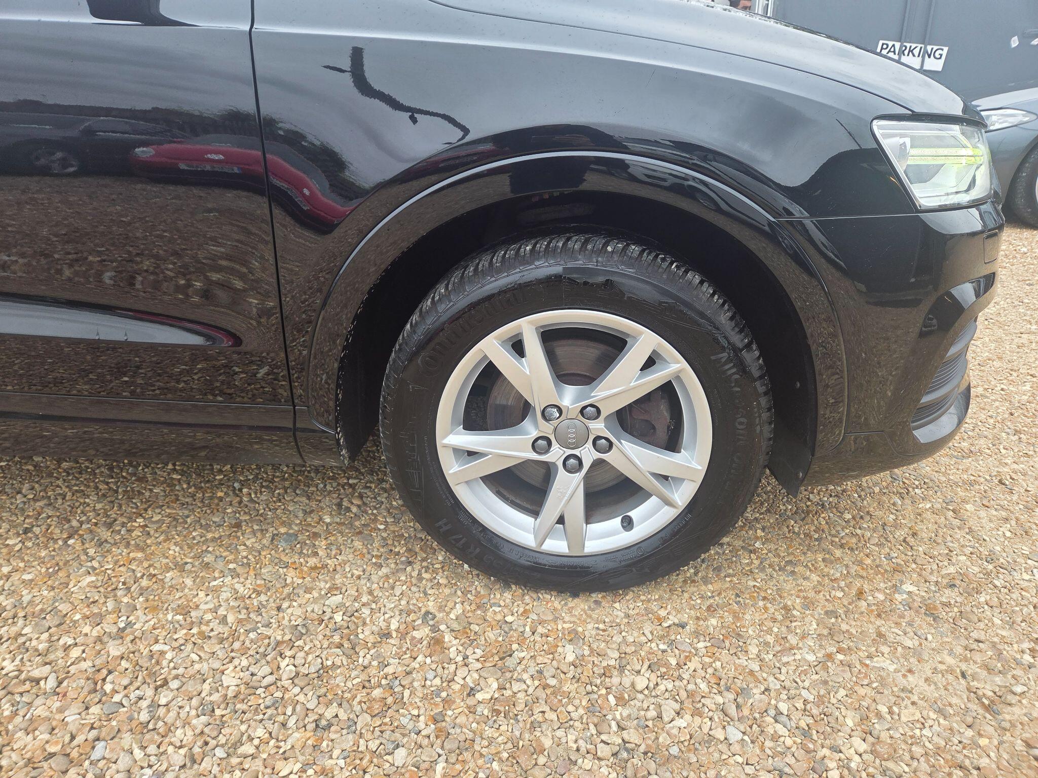 Audi Q3 view 50